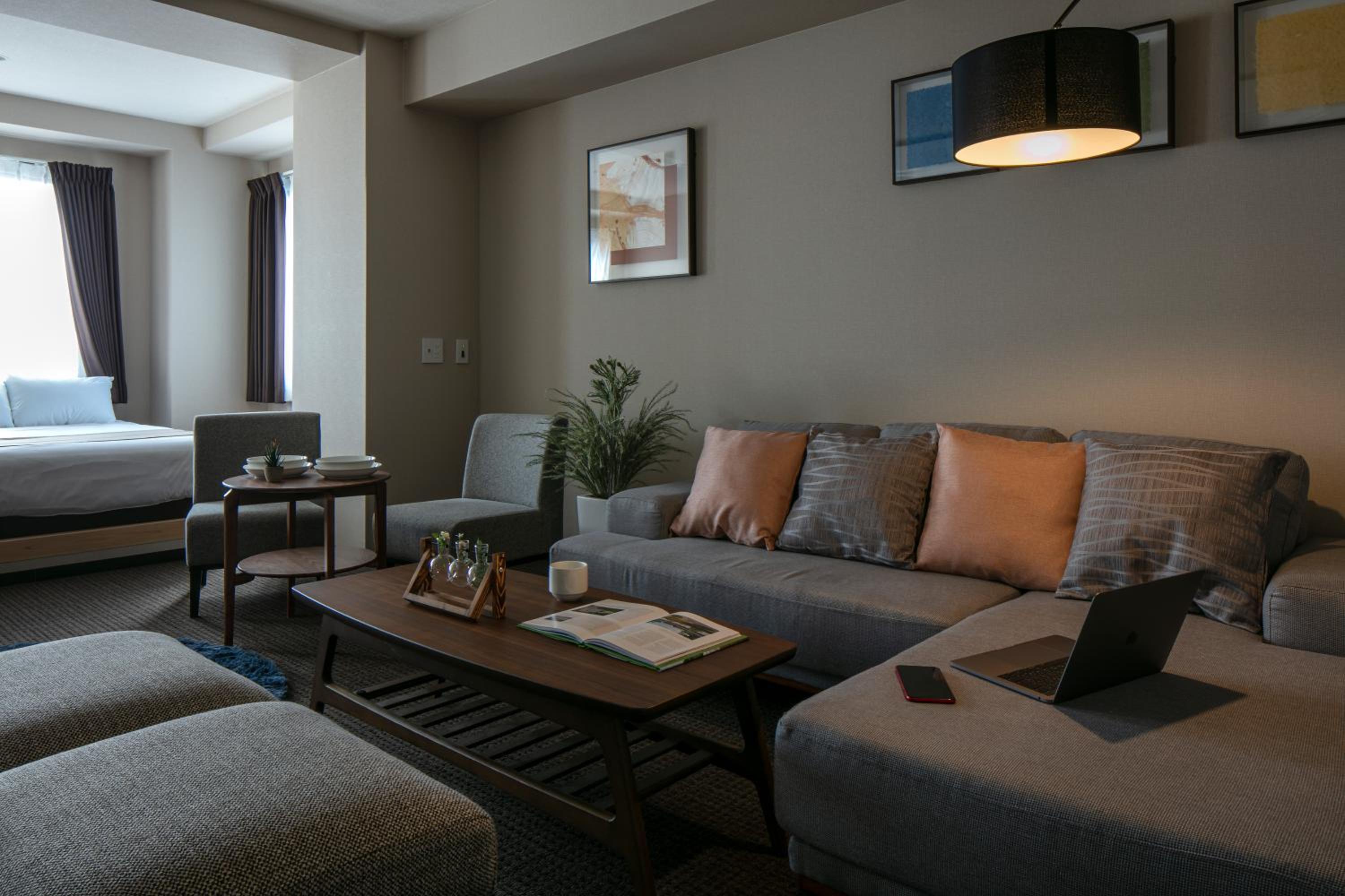 Deluxe Queen Suite - Photo 12