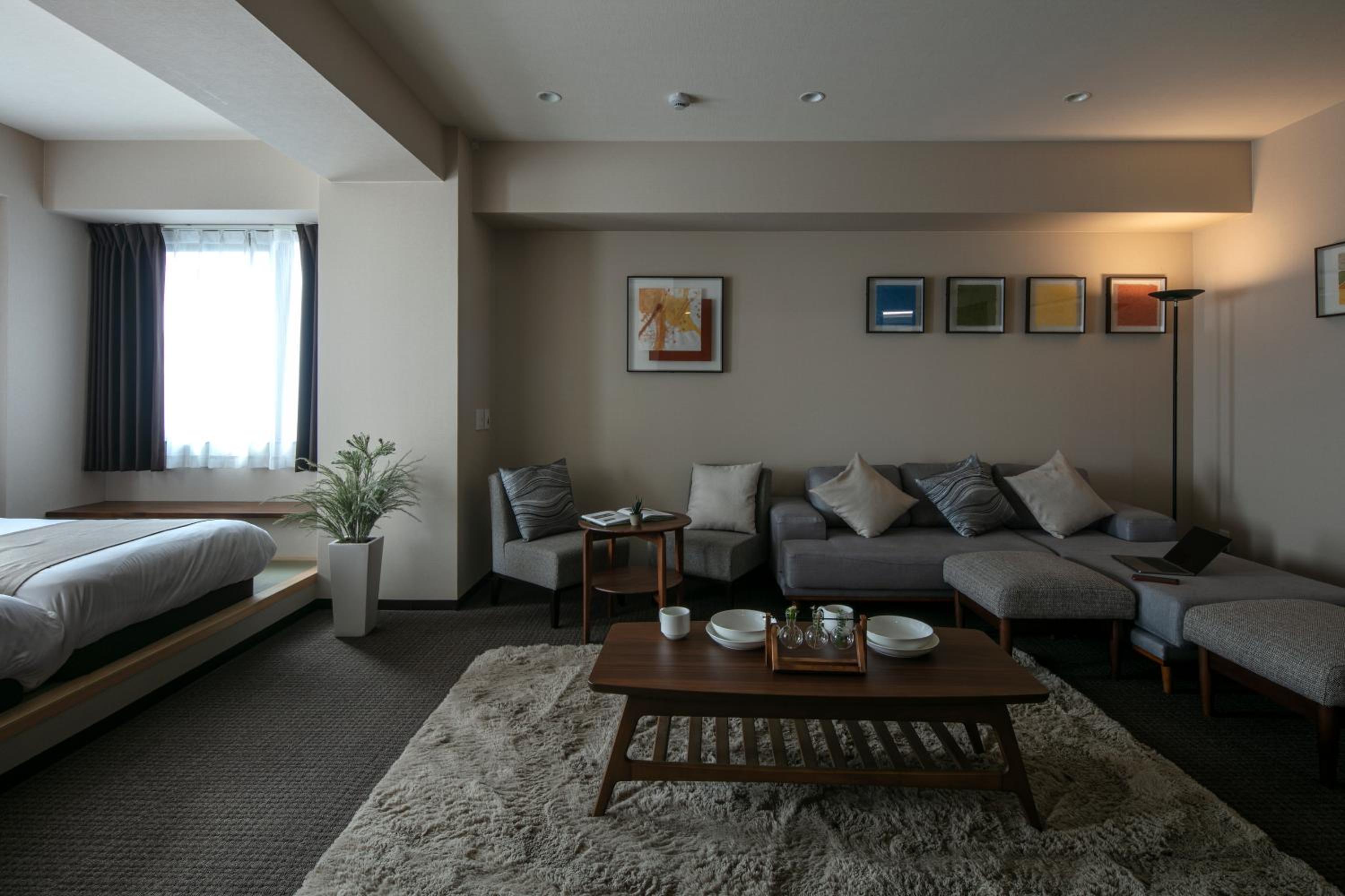 Deluxe Queen Suite - Photo 19