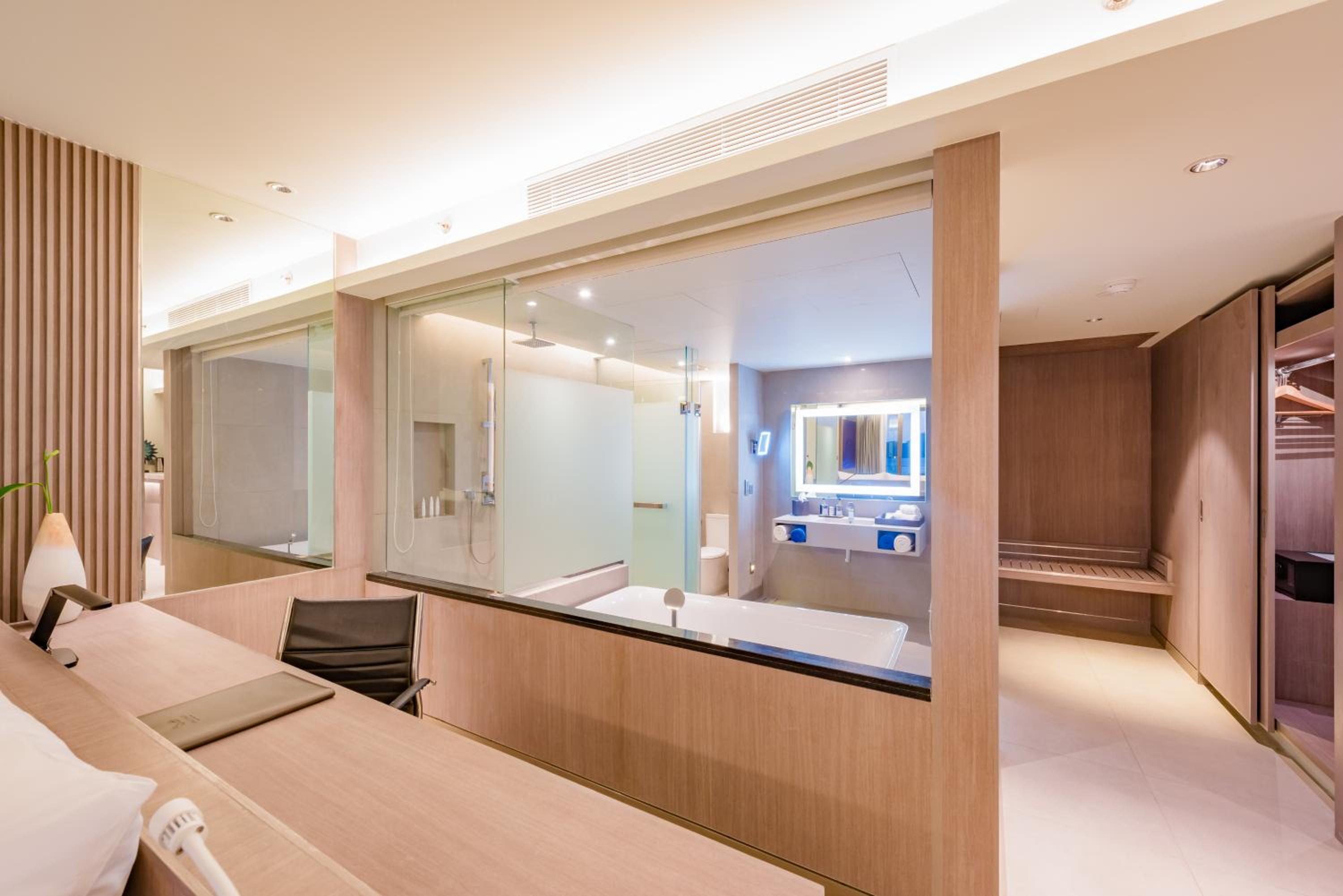Grand Ocean Suite - Photo 8