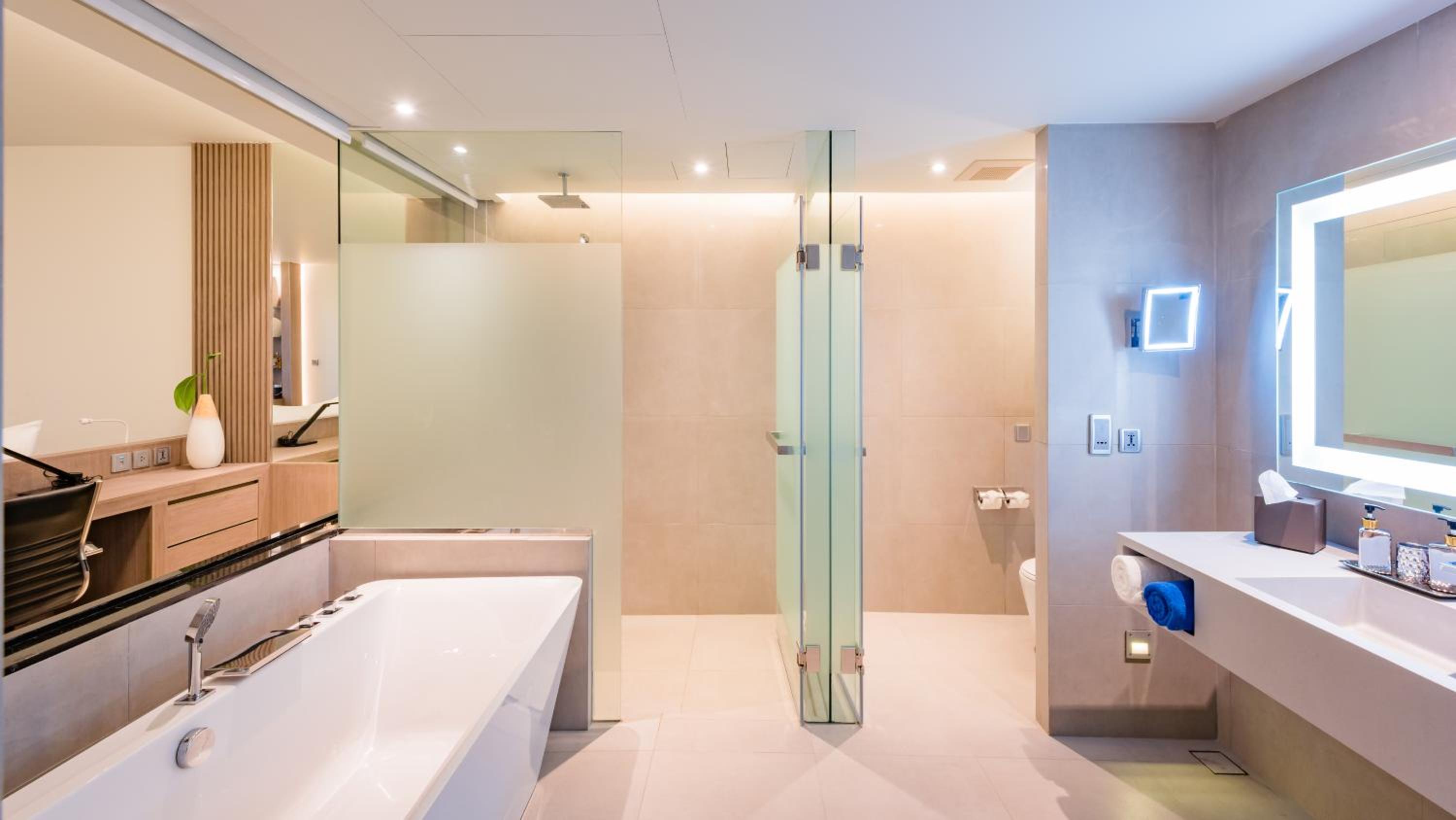 Grand Ocean Suite - Photo 6