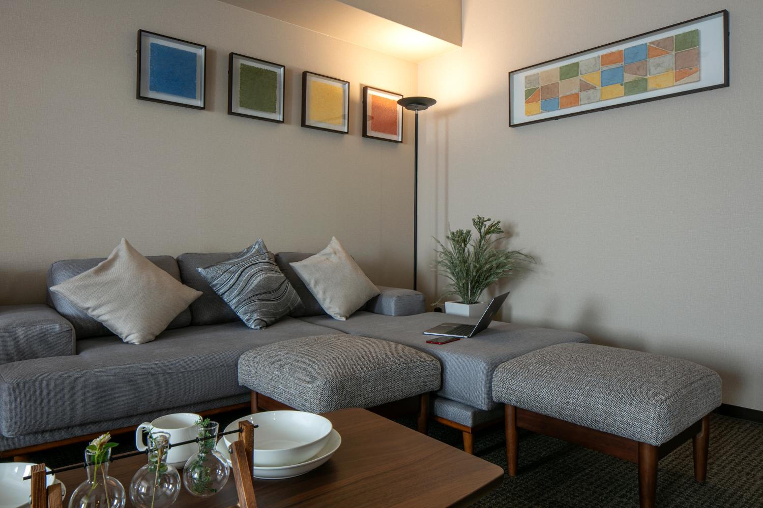 Deluxe Queen Suite - Photo 15