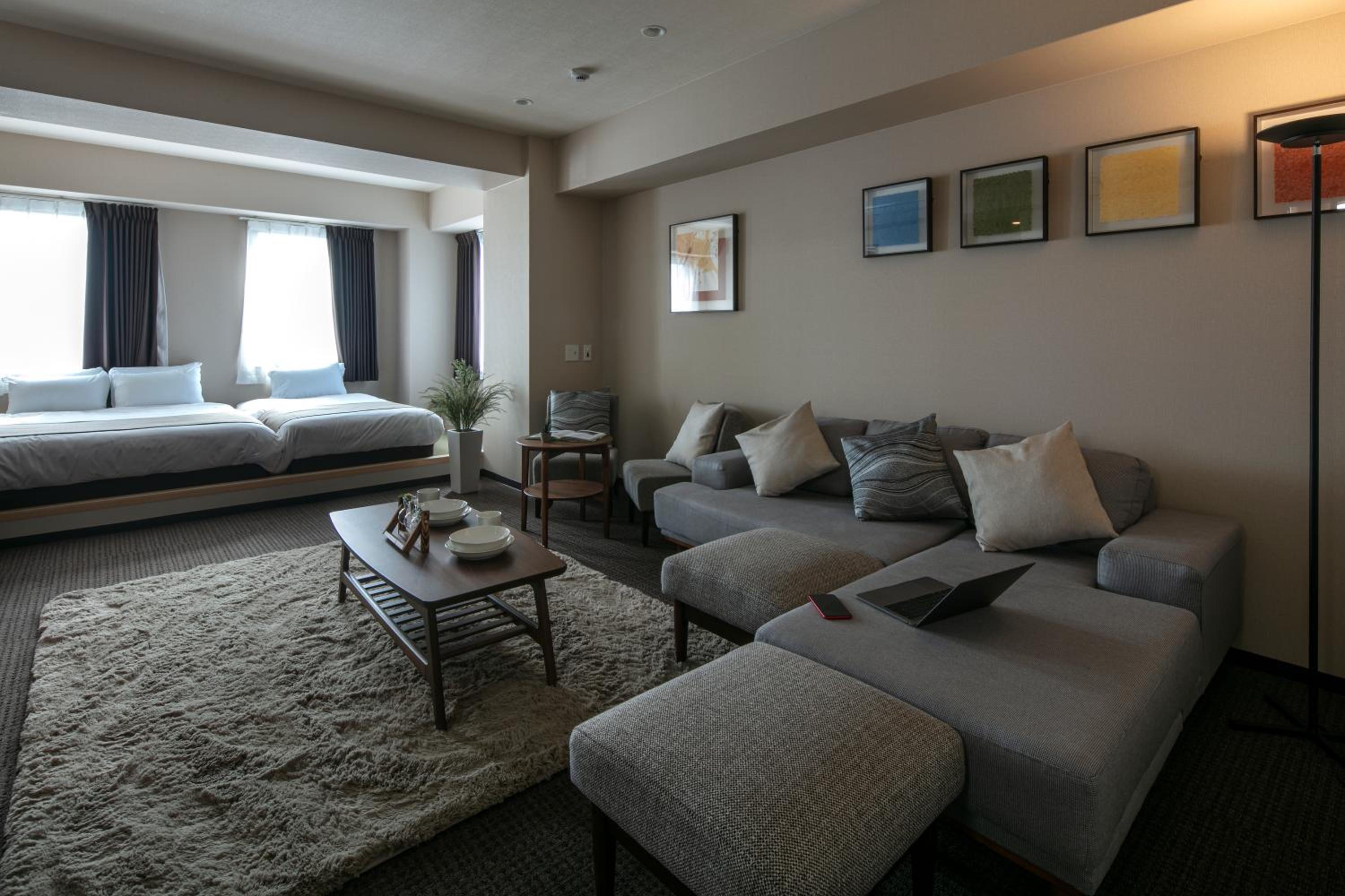 Deluxe Queen Suite - Photo 1