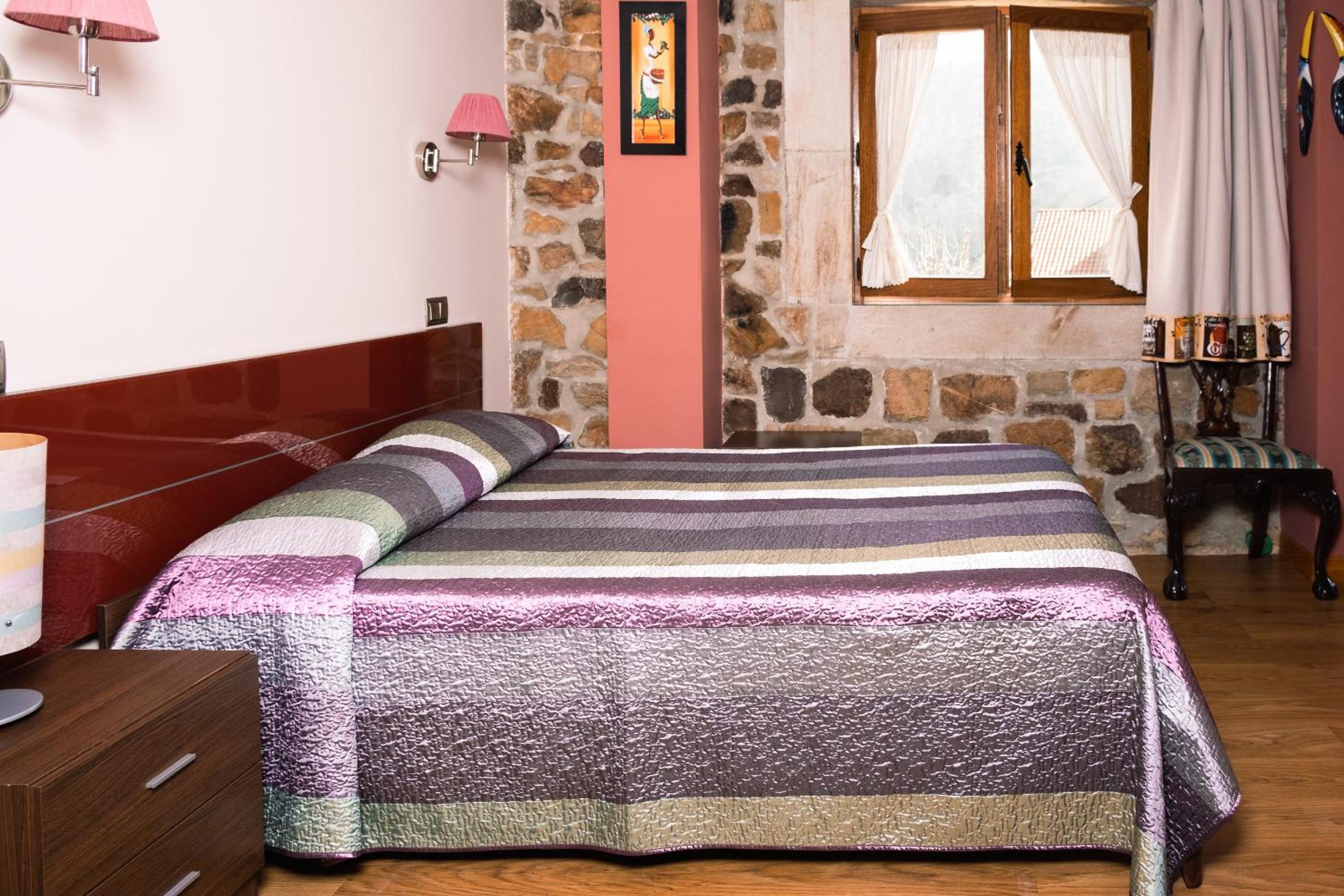 Double Room with Private Bathroom - Photo 1