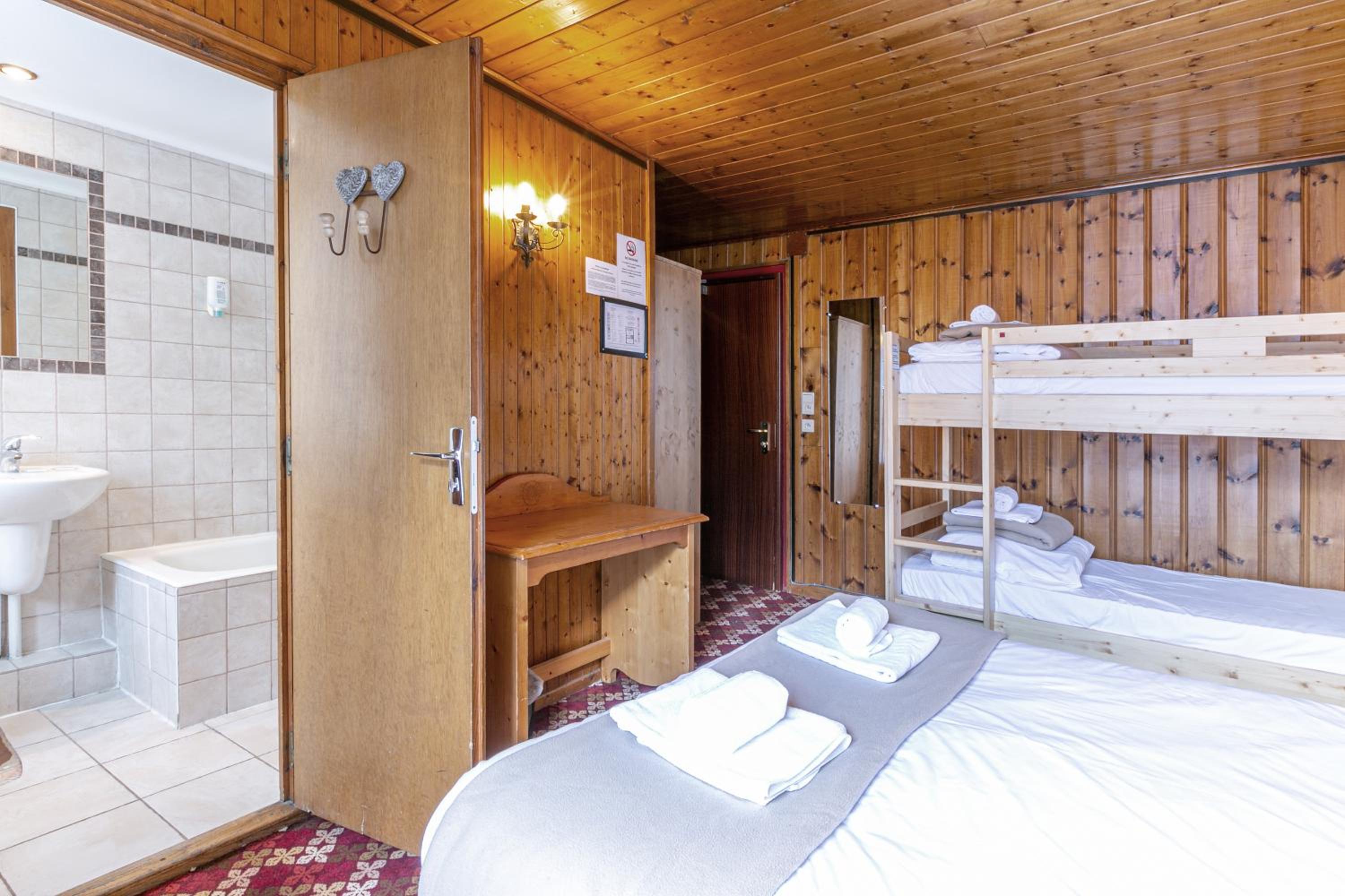 Quadruple Room with Mountain View