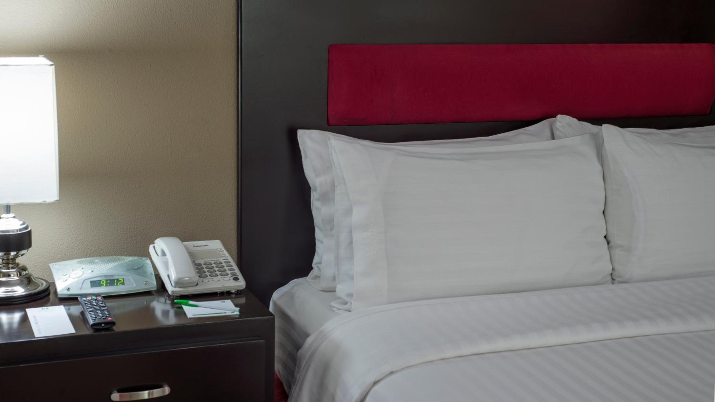 Queen Room with Two Queen Beds - Mobility Access/Non-Smoking - Photo 3