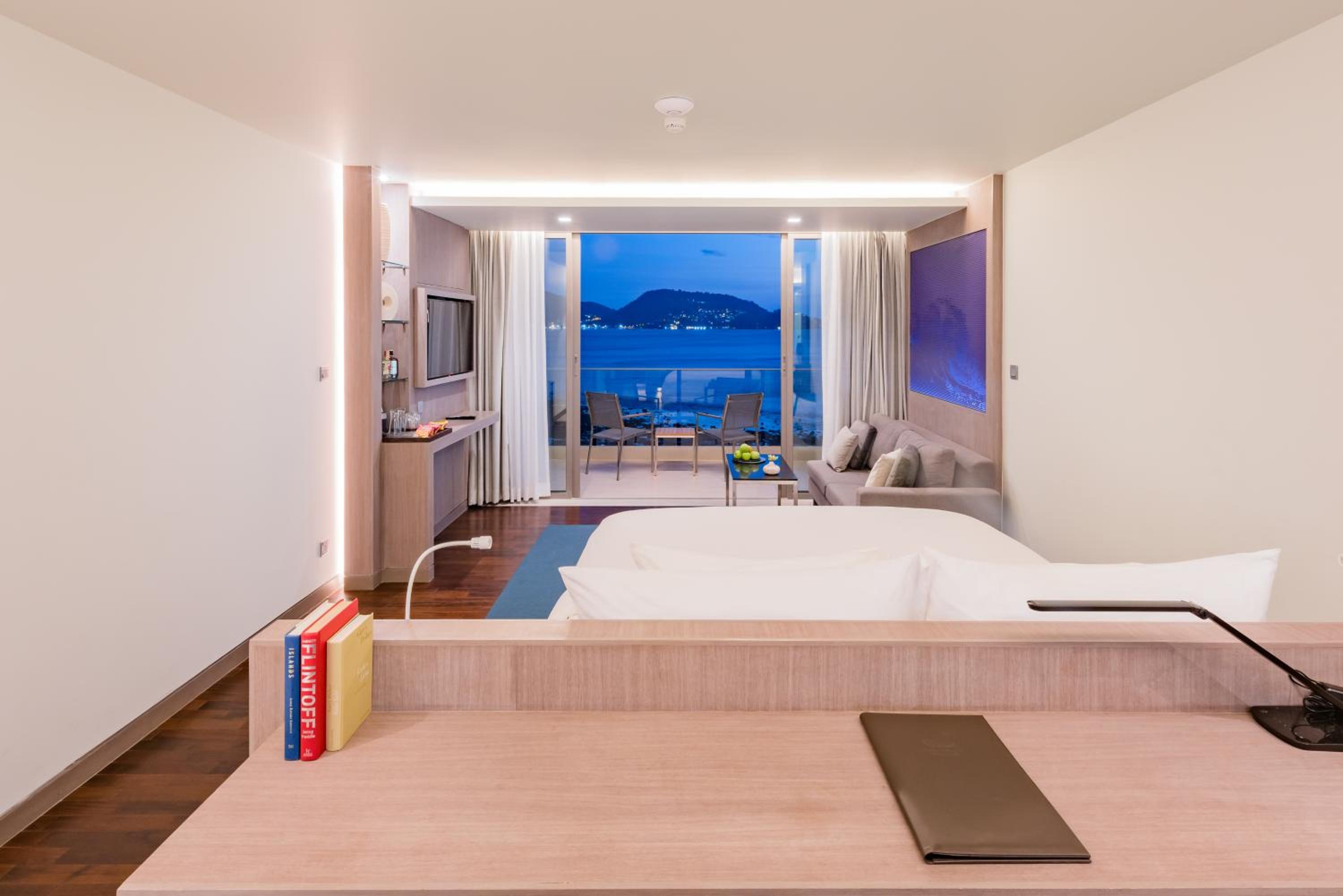 Grand Ocean Suite - Photo 2