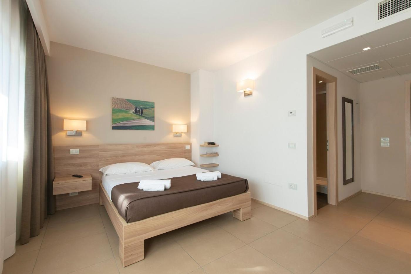 Double Room with Kitchenette - Photo 1