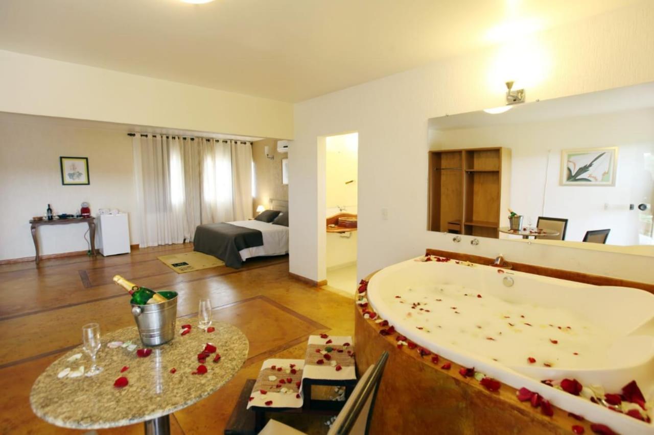 Deluxe Suite with Spa Bath