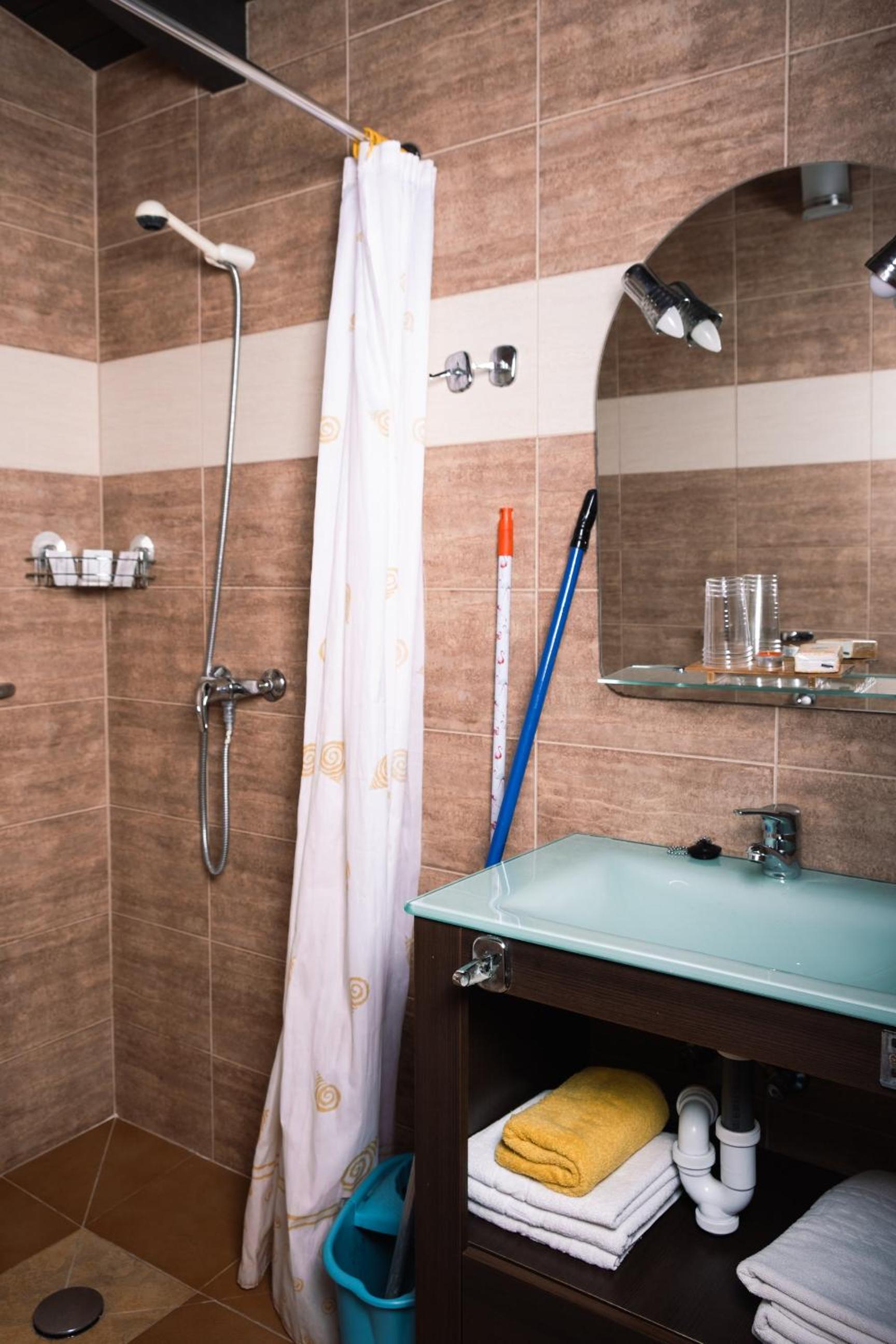 Studio - Disability Access - Photo 8