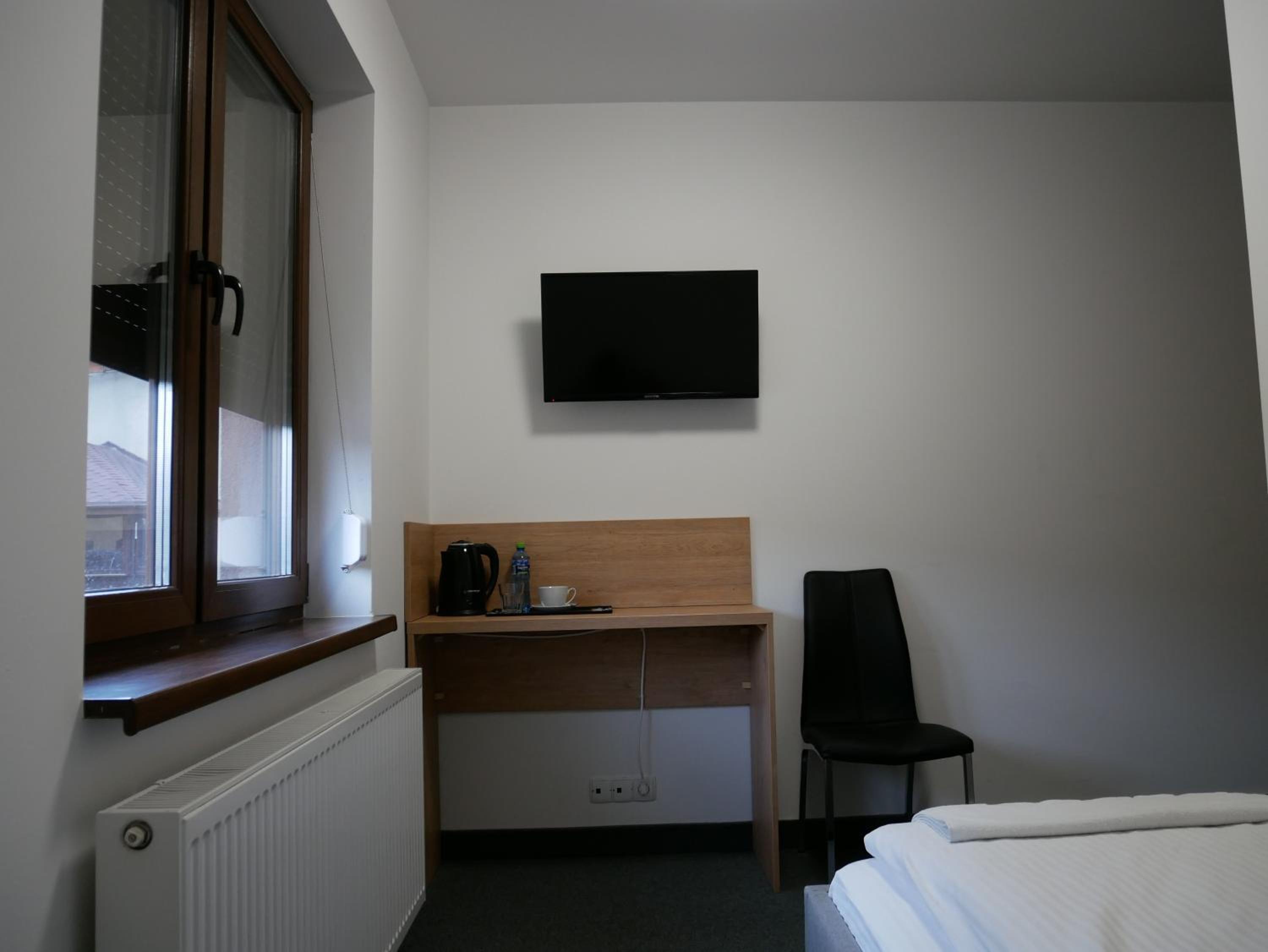 Single Room with Private Bathroom photo 2