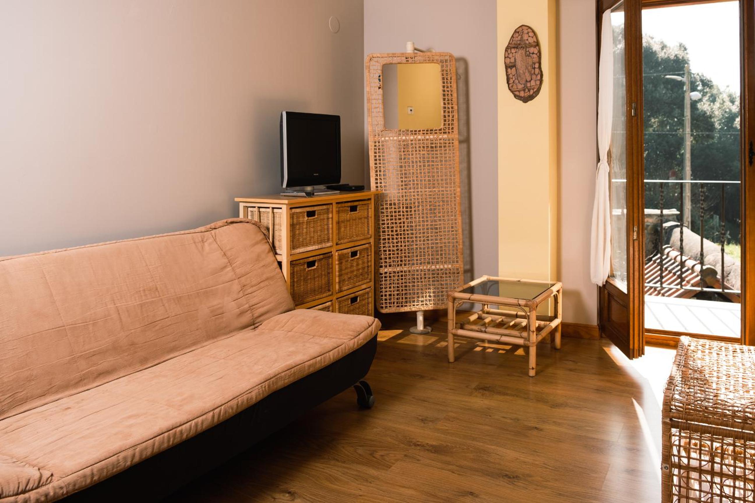 Quadruple Room with Private Bathroom - Photo 4