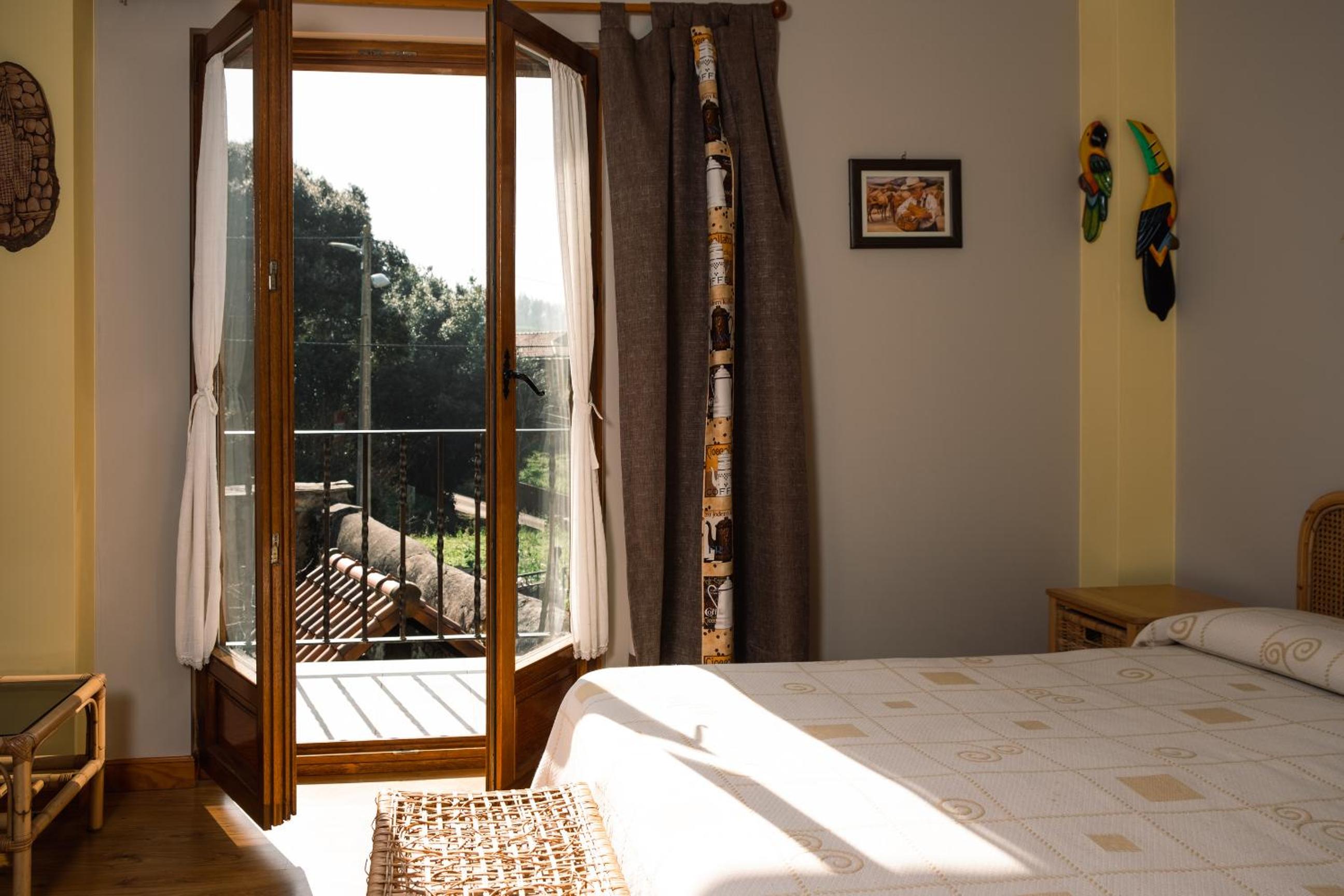 Quadruple Room with Private Bathroom - Photo 14