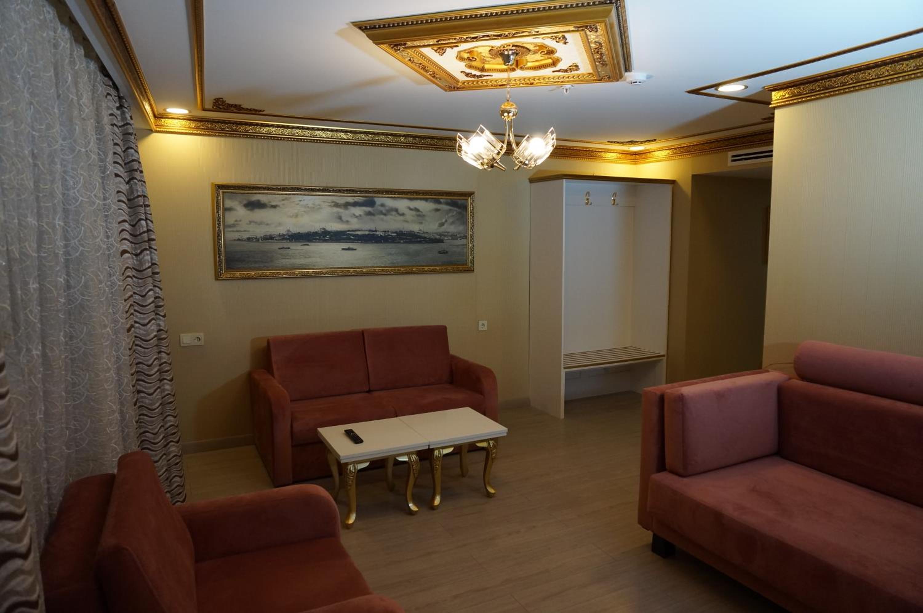 Family Room photo 3