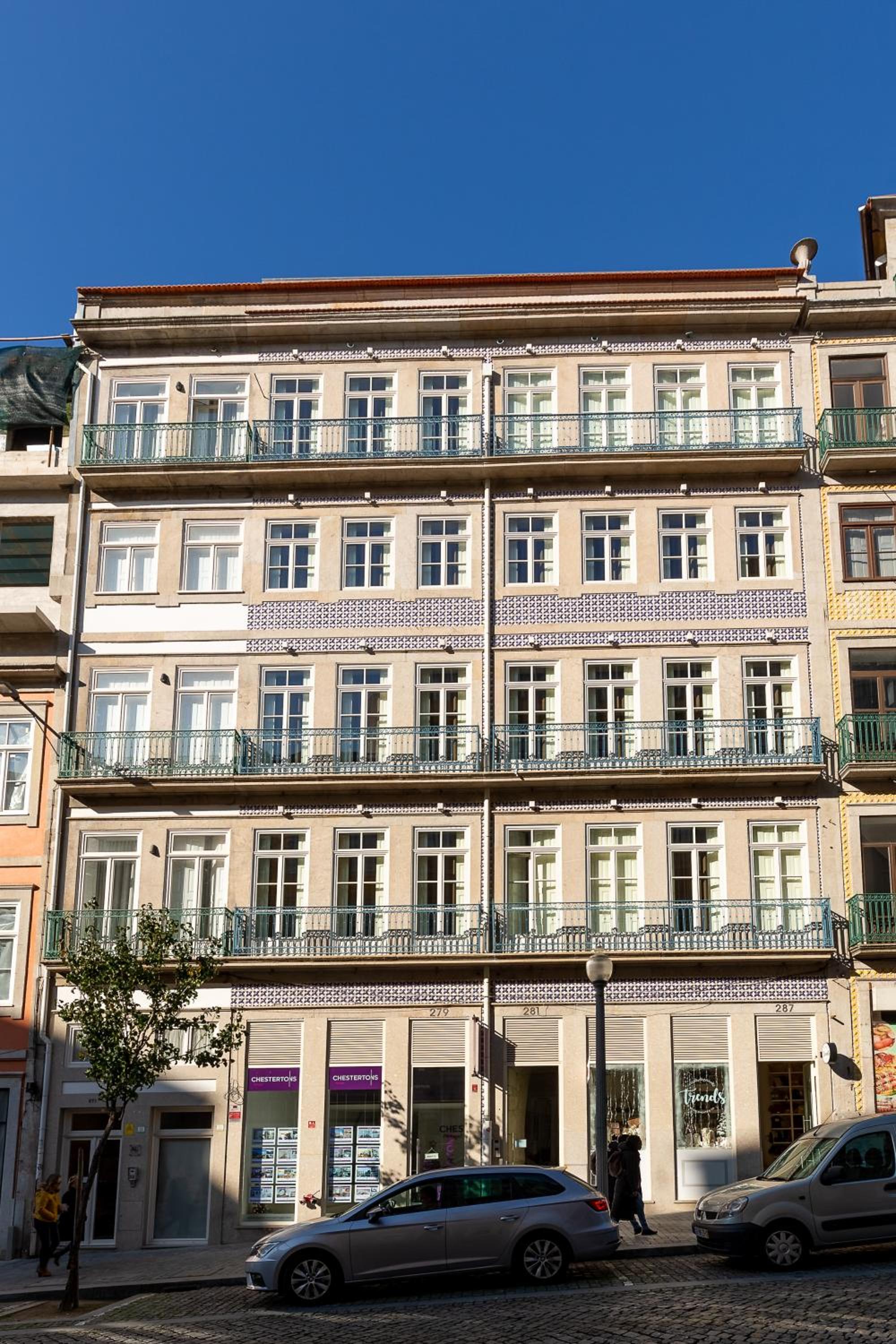 One-Bedroom Apartment with Balcony - Photo 2
