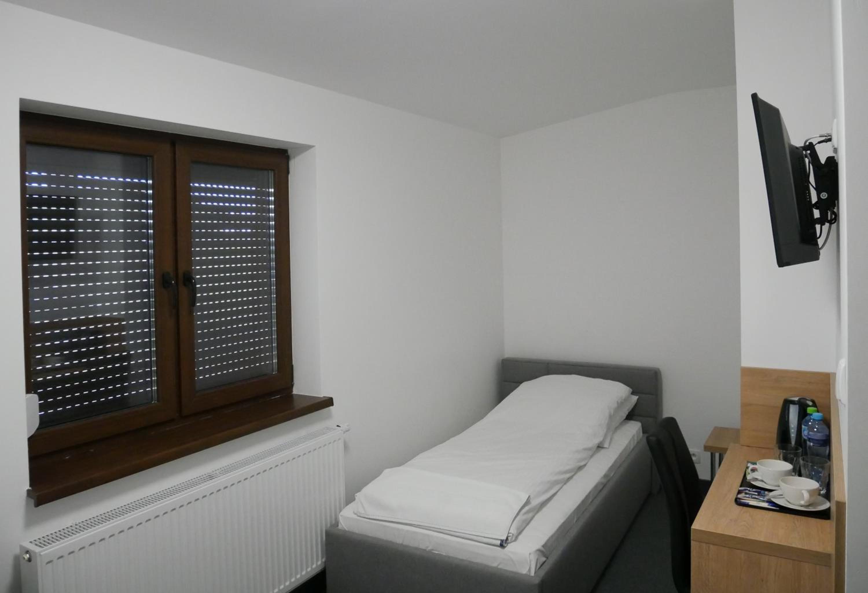 Twin Room with Bathroom photo 2
