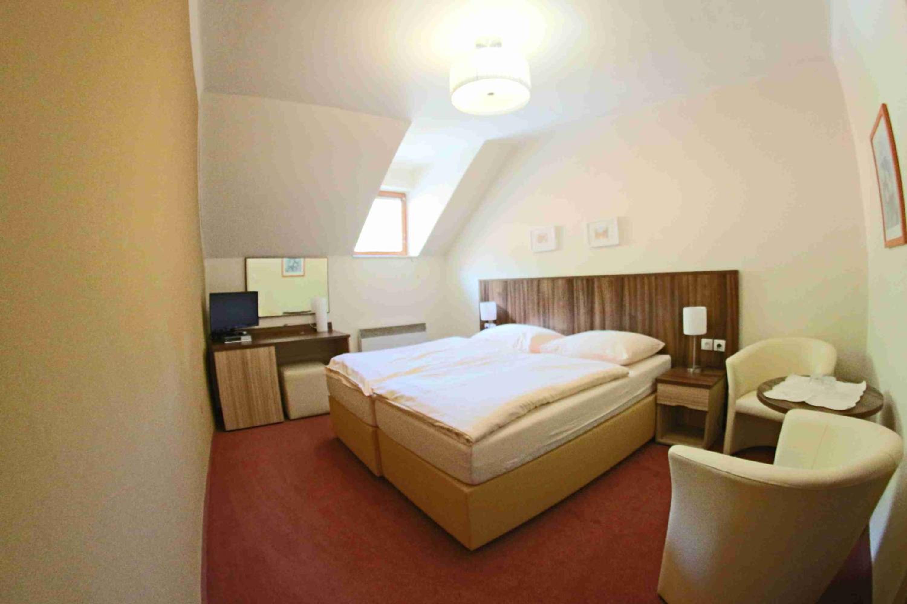 Double Room - Photo 7