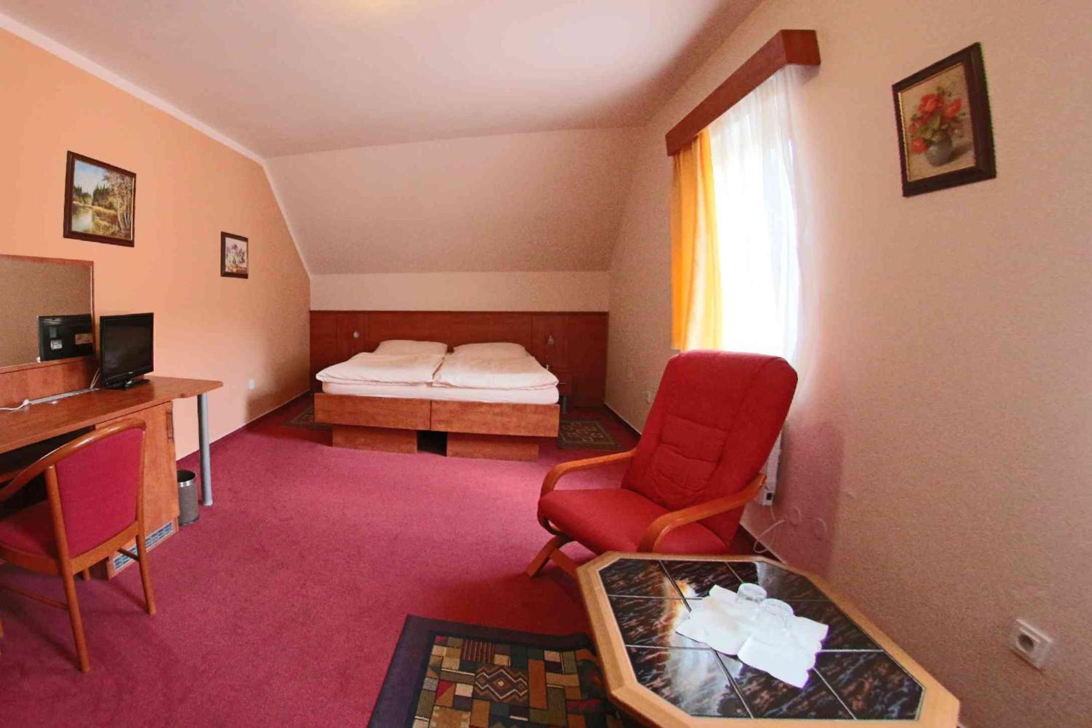 Double Room - Photo 6