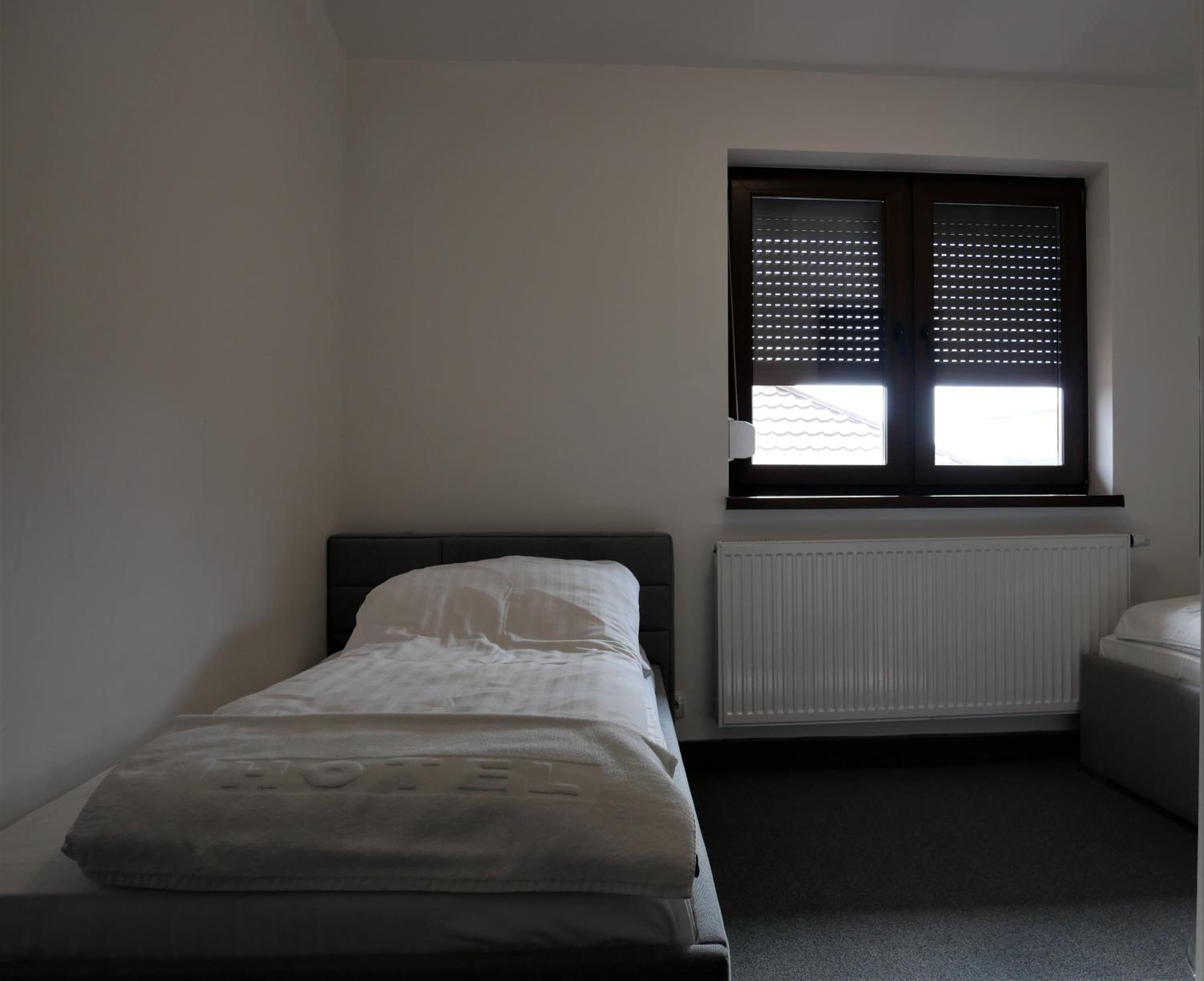 Twin Room with Bathroom photo 1