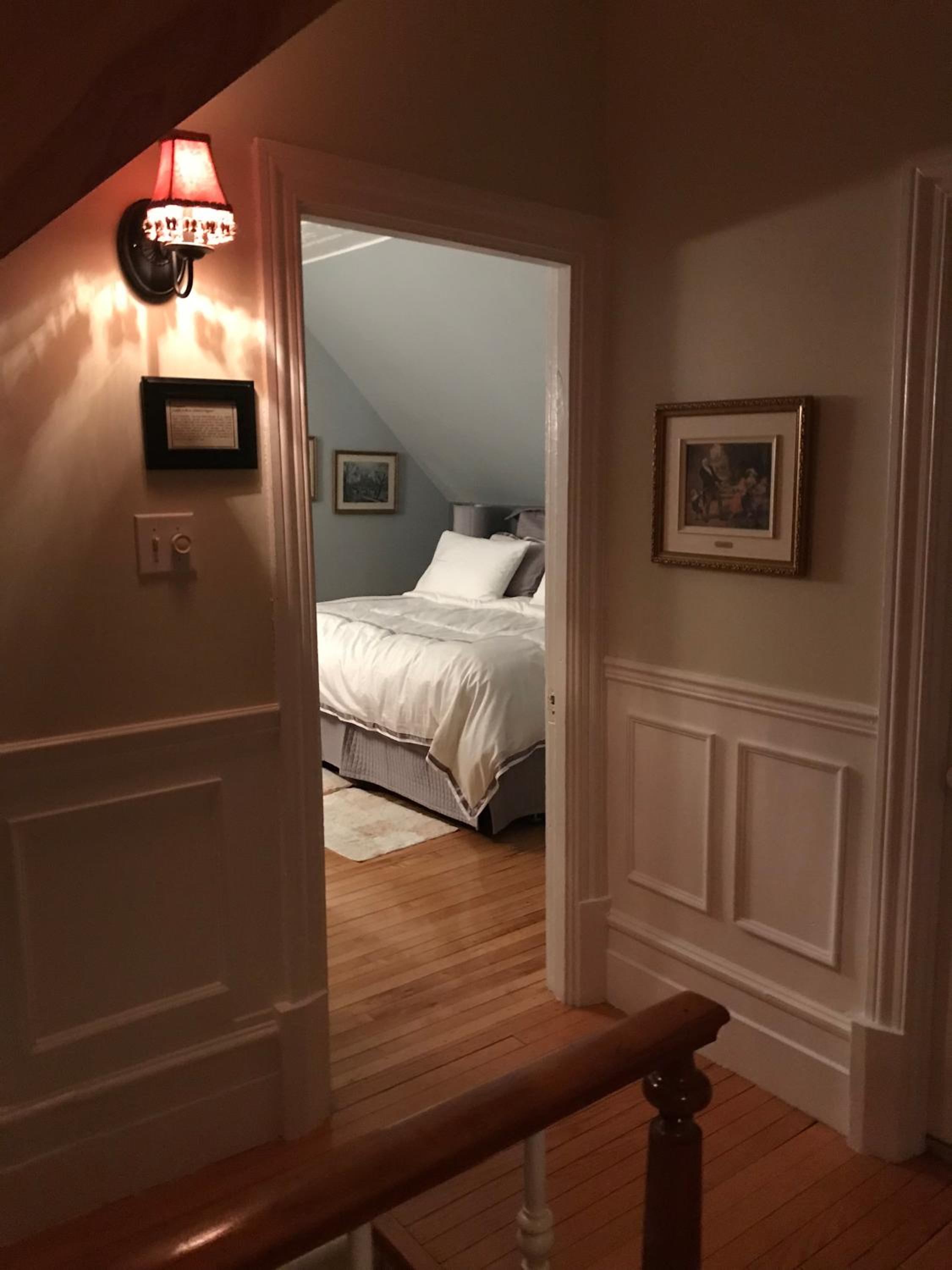 Deluxe King Suite photo 3