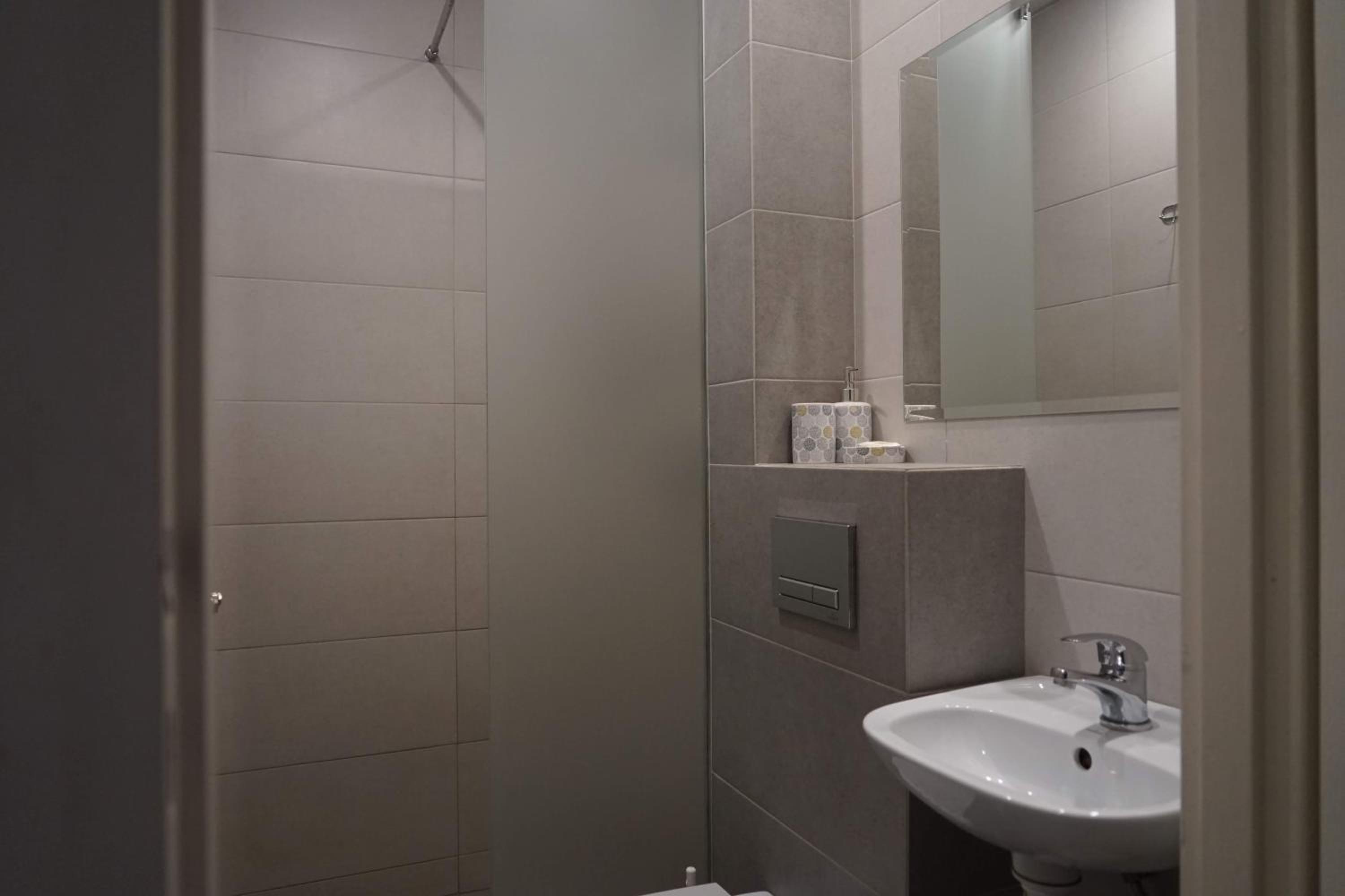 Standard  Double Room - Photo 2