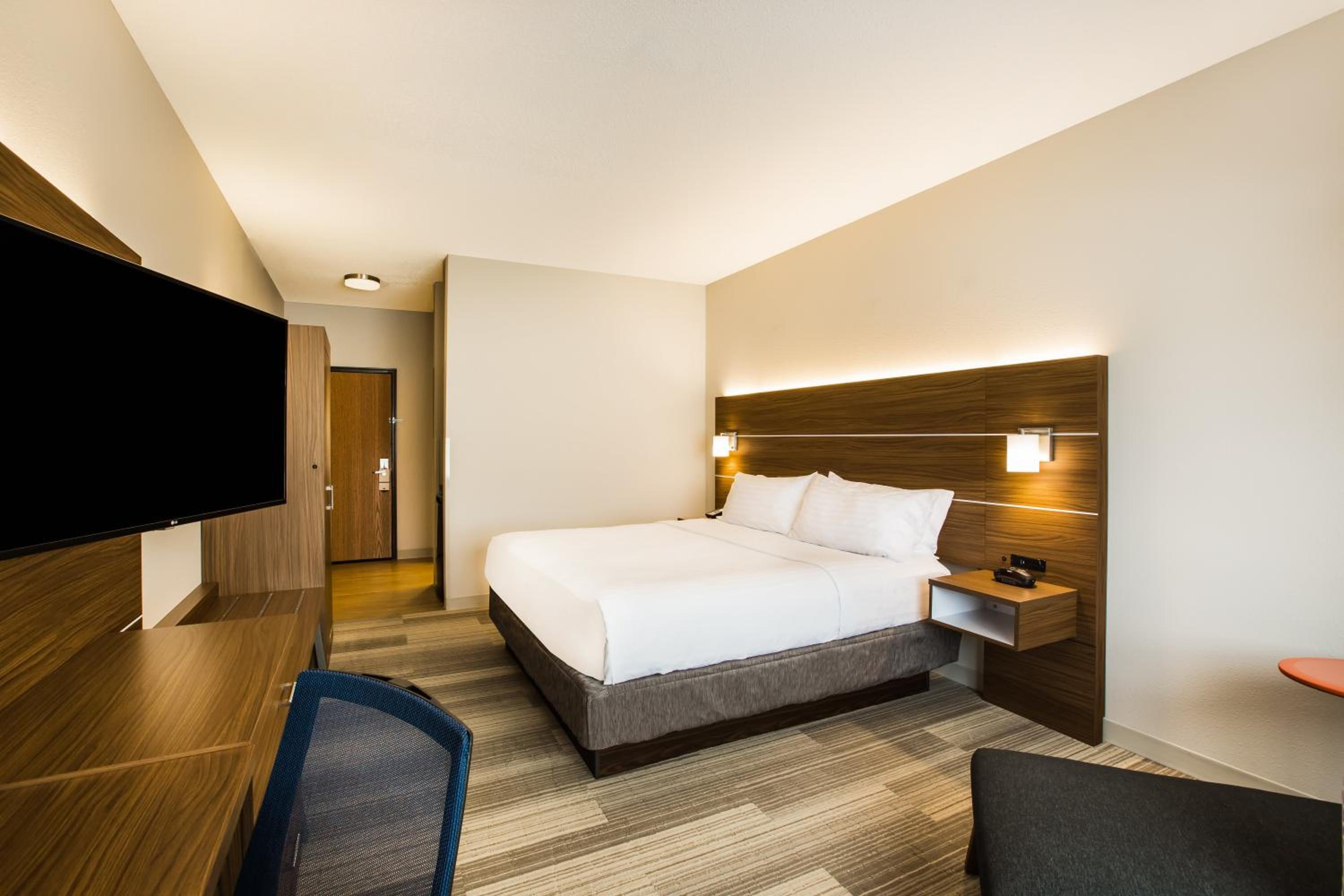 Standard King Room - Photo 3