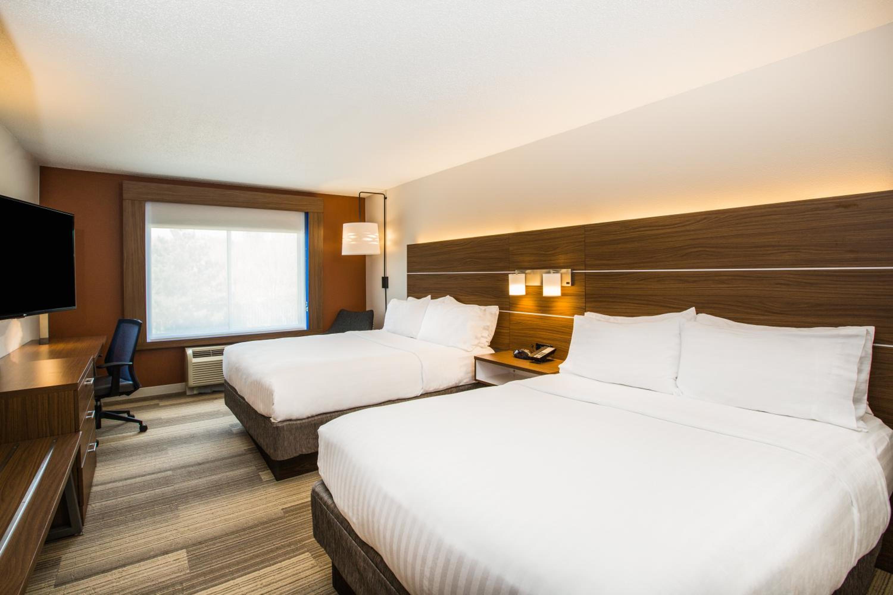Standard Room with Two Queen Beds - Photo 1