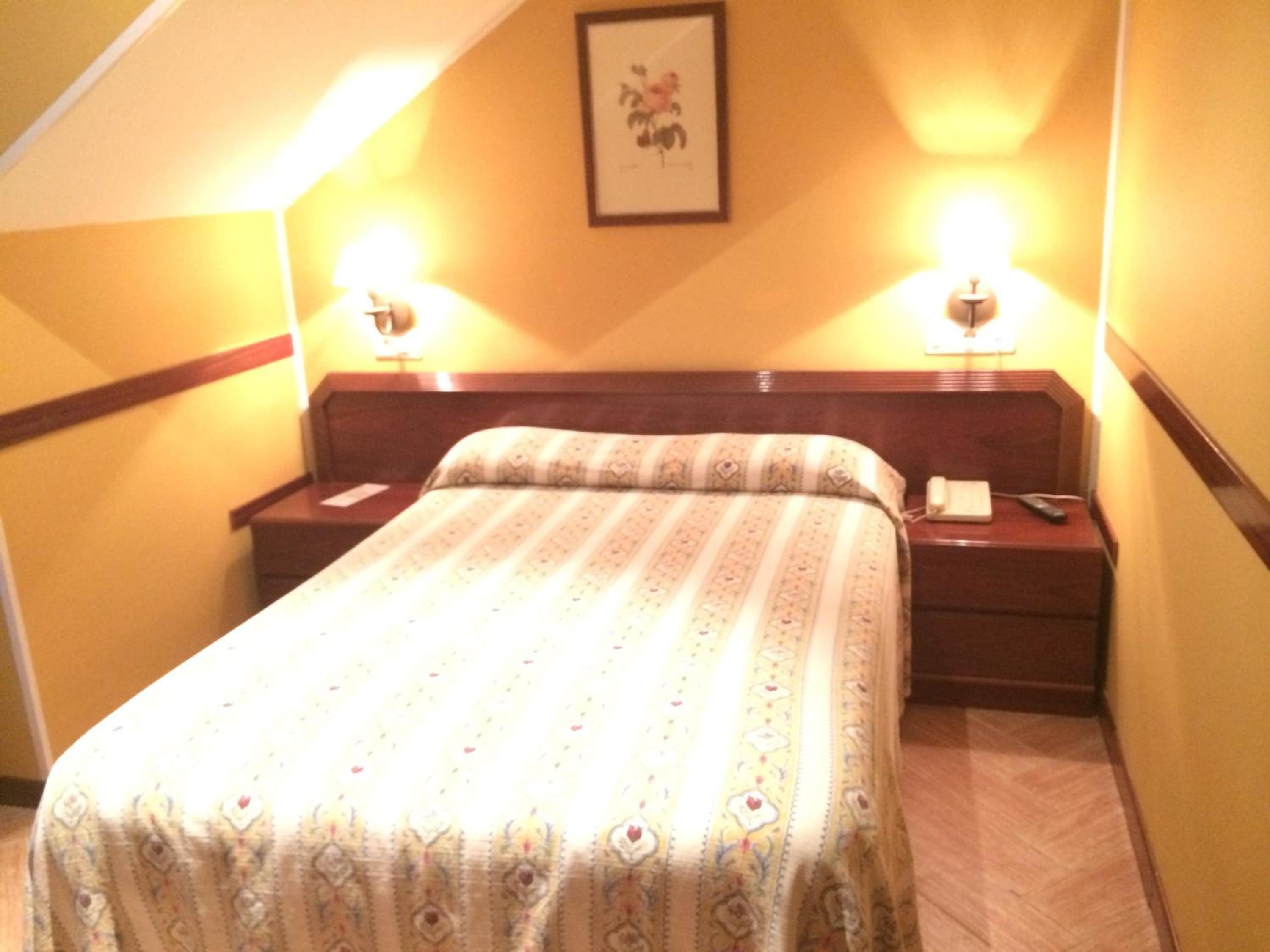 Single Room with Bathroom photo 3