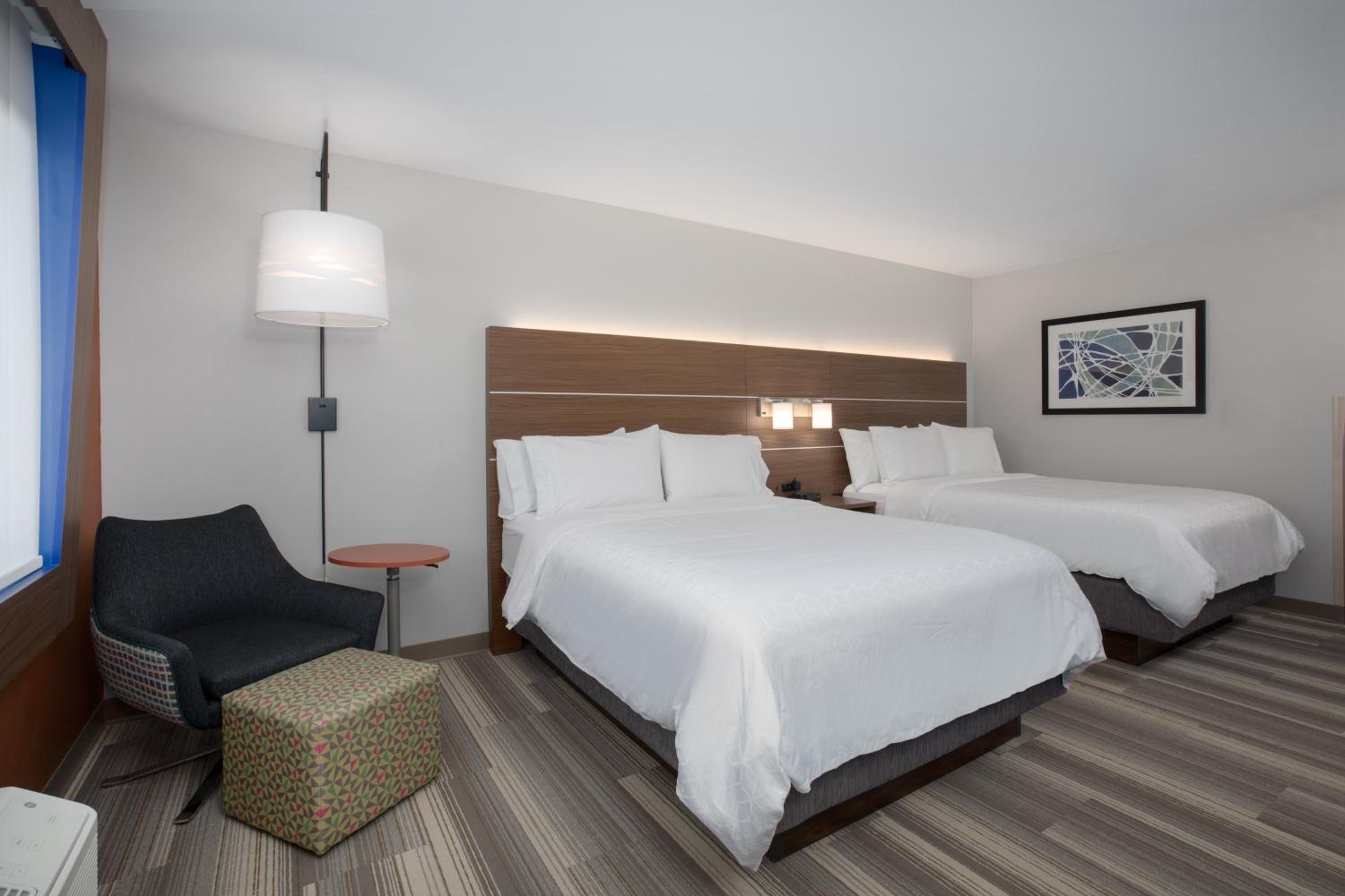 Standard Room with Two Queen Beds photo 1