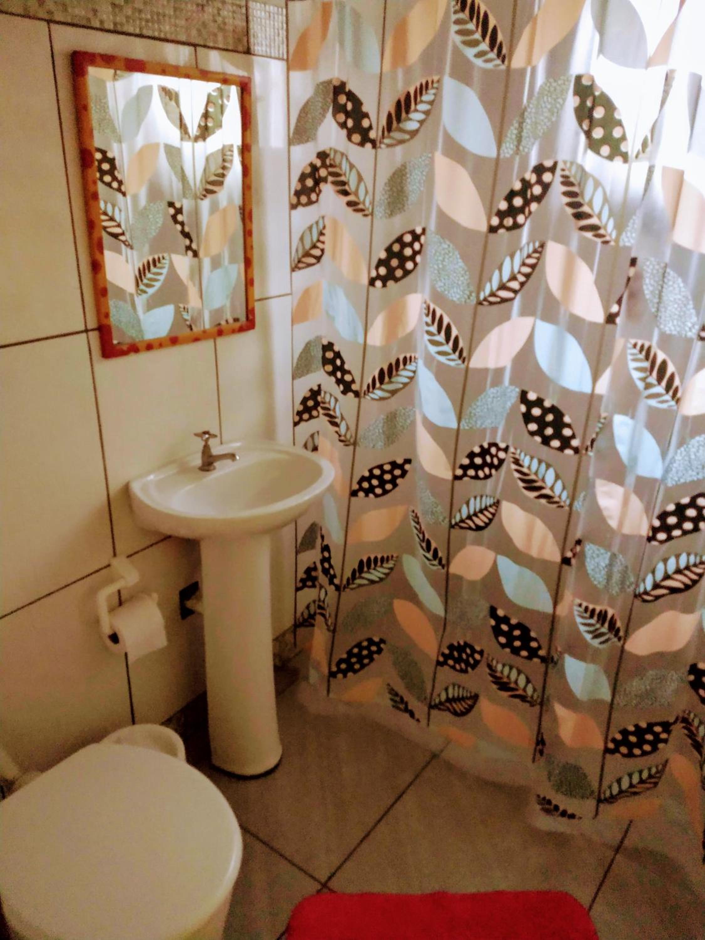 Double Room with Private Bathroom - Photo 4
