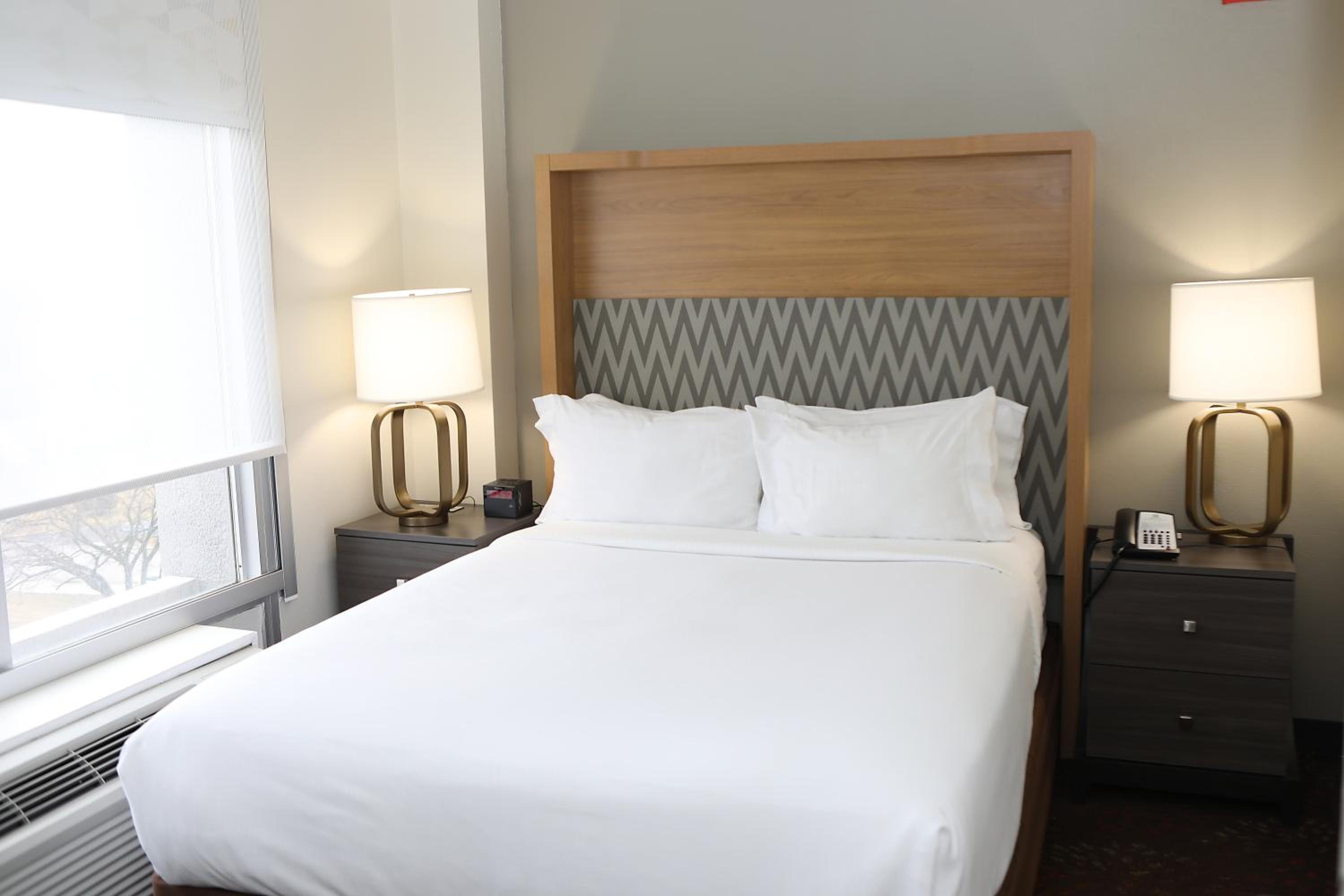 One-Bedroom Queen Suite - Photo 1