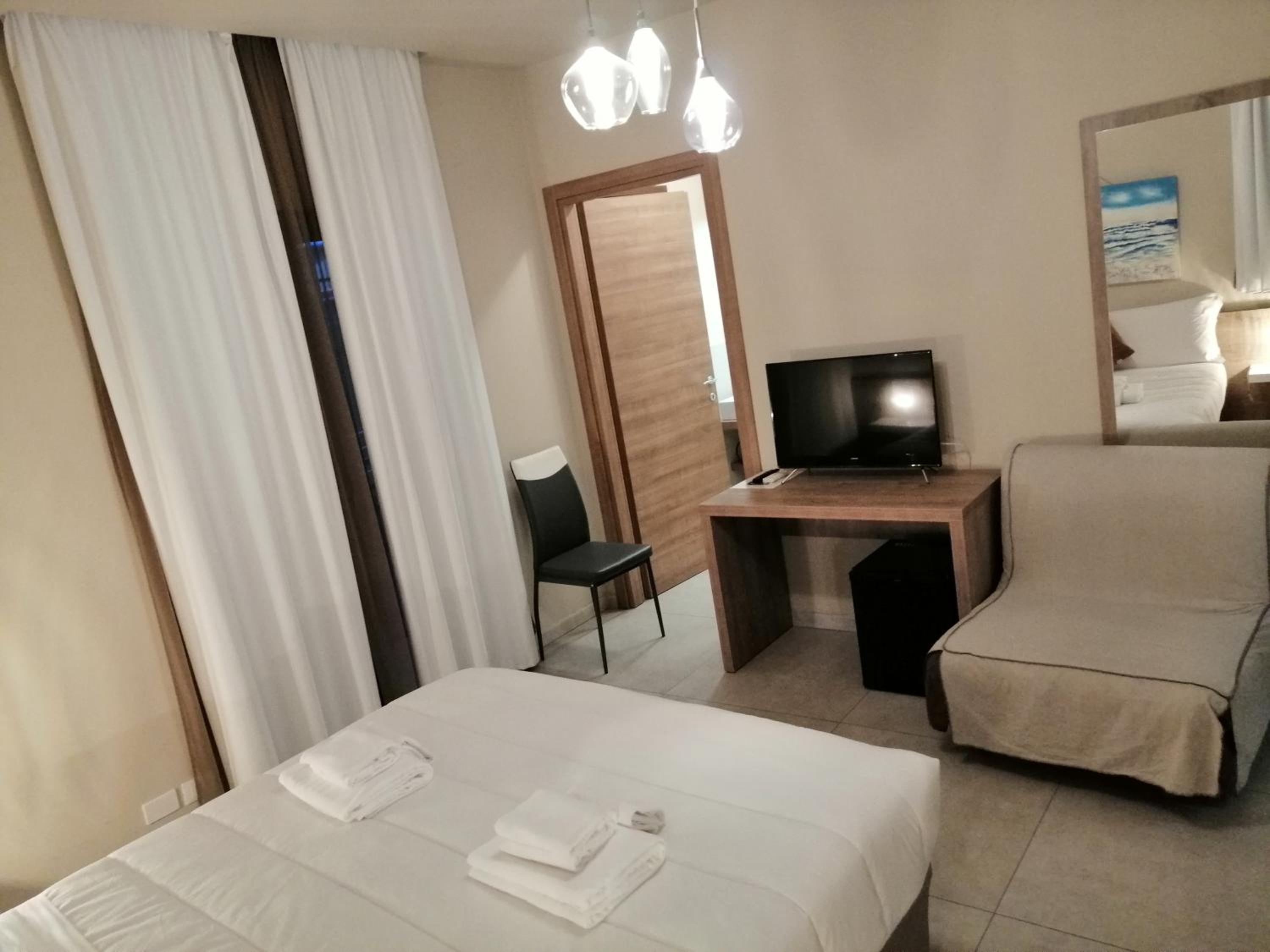 Double Room with Balcony photo 2