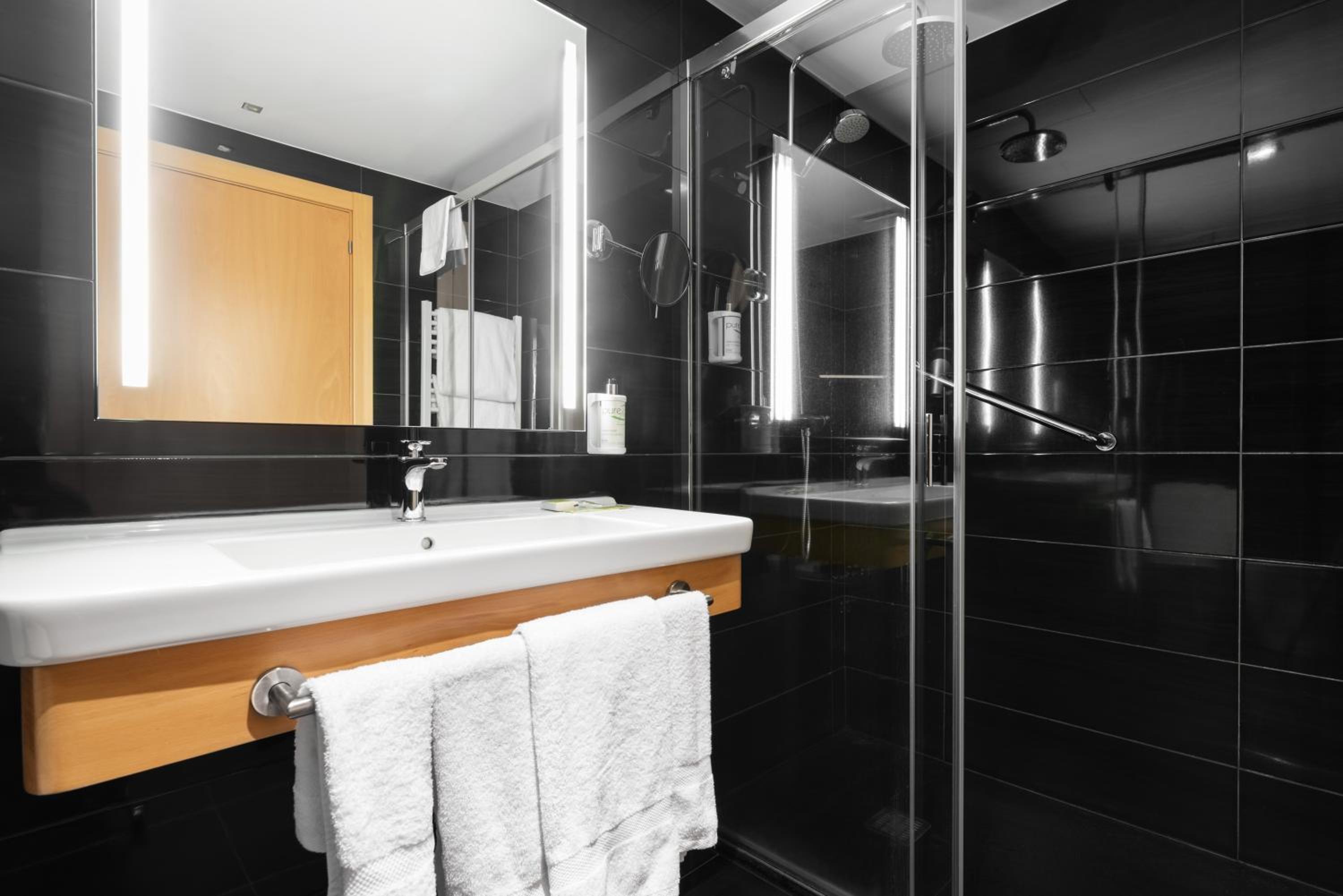 Double or Twin Room with External Views photo 3