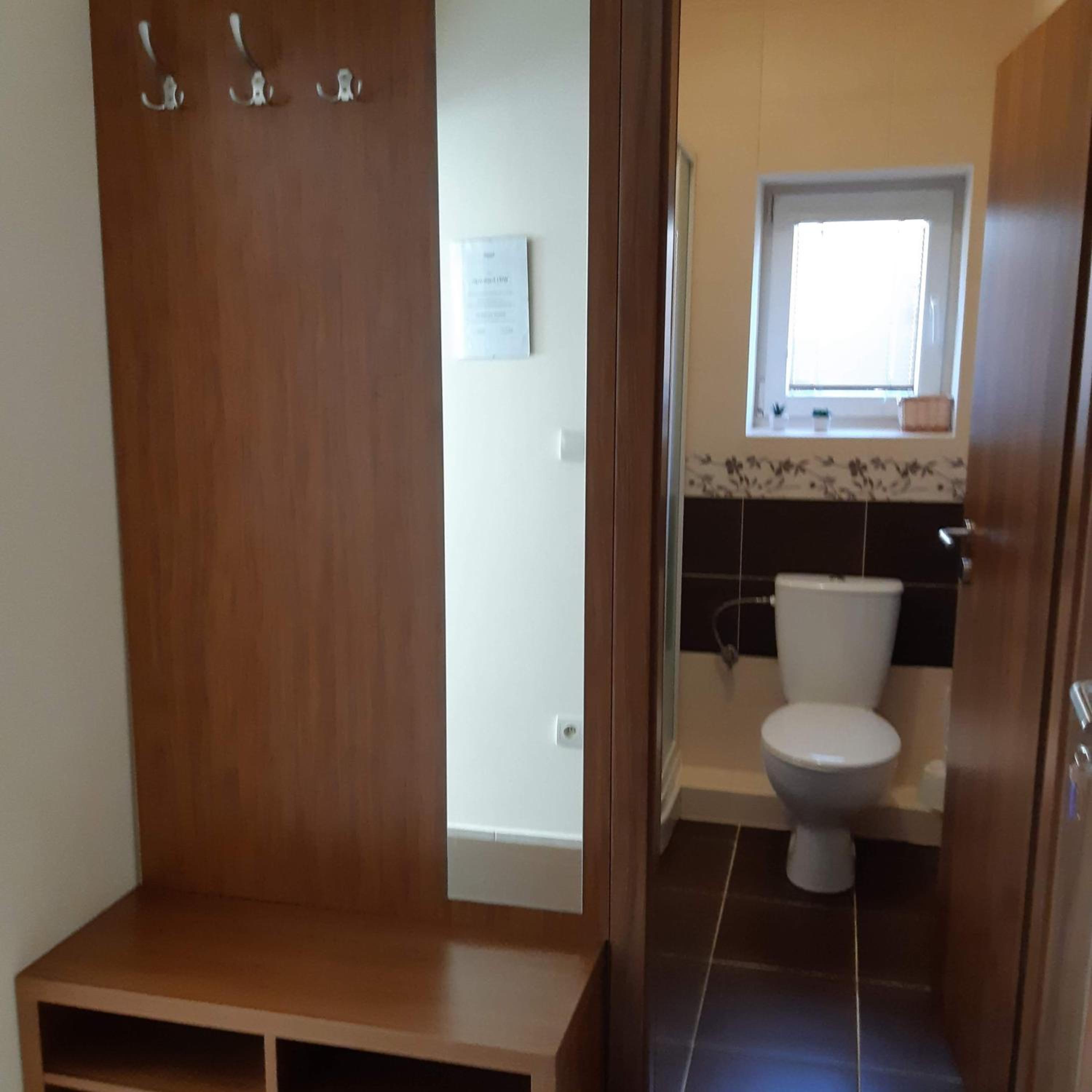 Double Room with Balcony - Photo 9