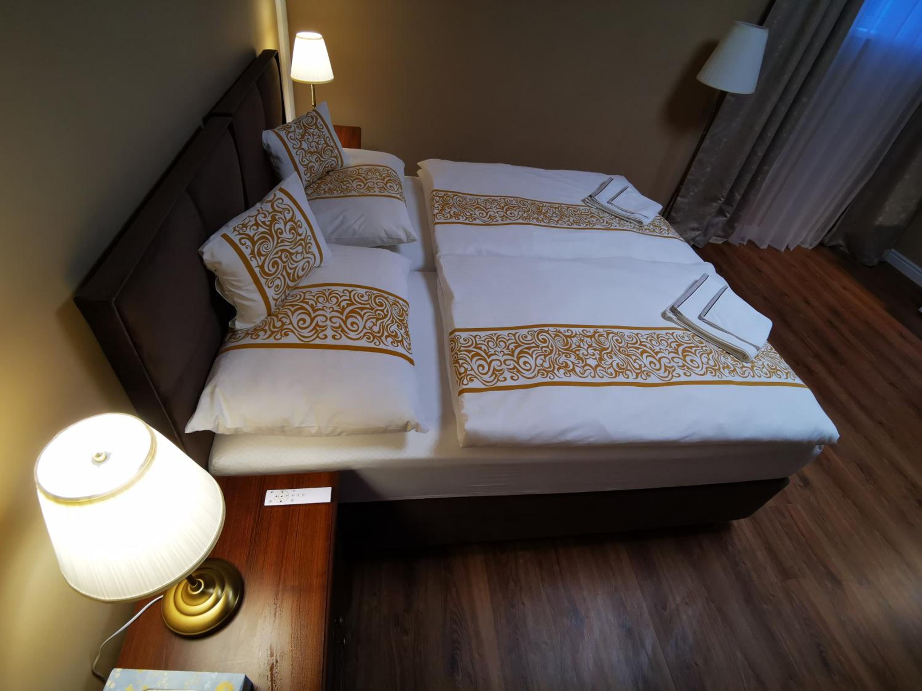 King Studio with Sofa Bed