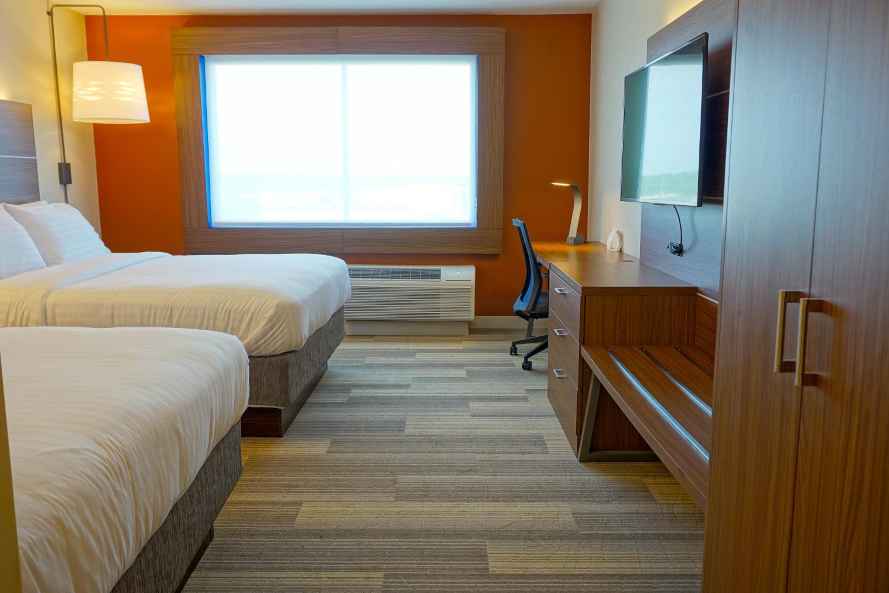 Standard Room with Two Queen Beds photo 1