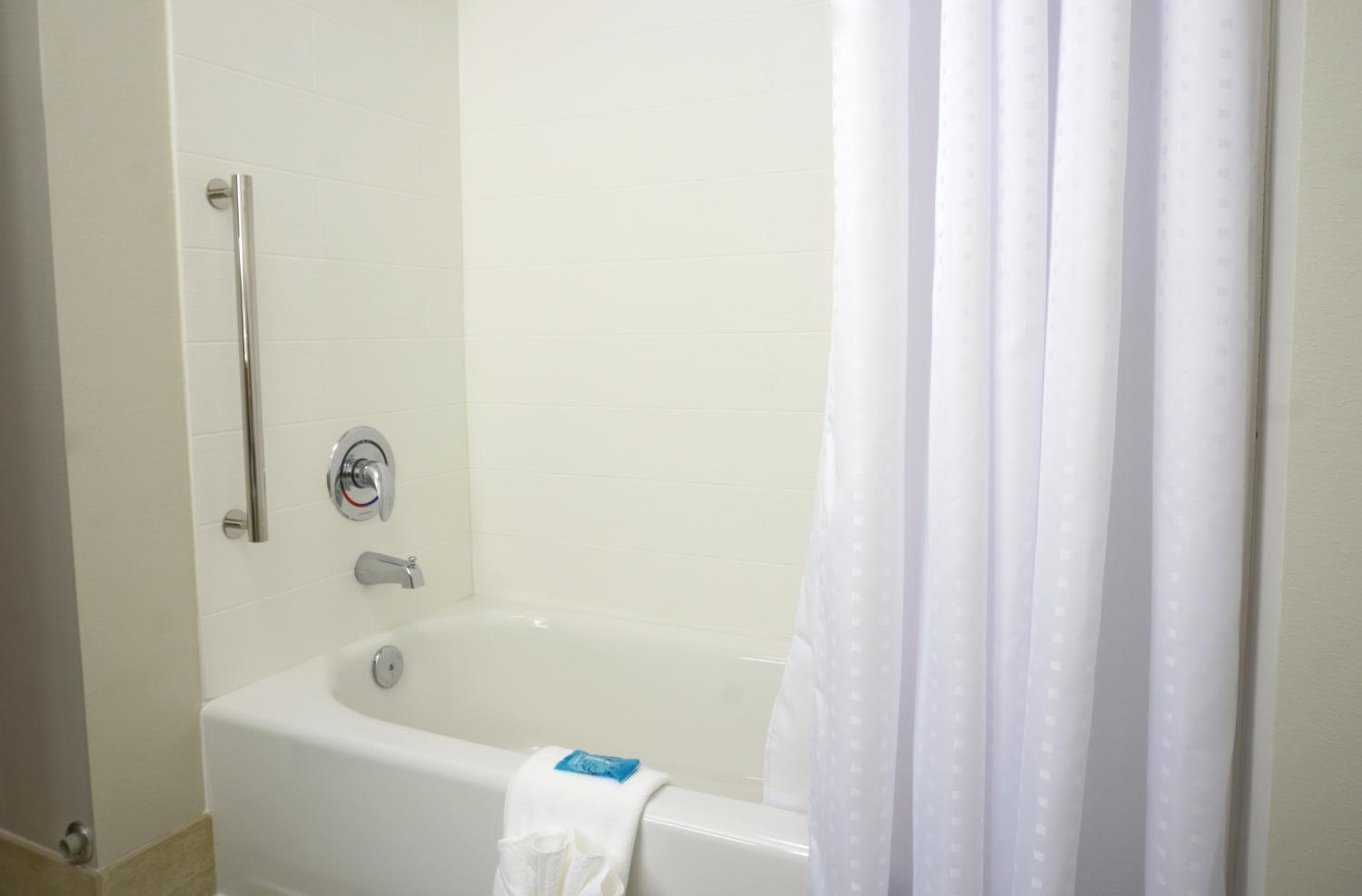 Standard Room with Two Queen Beds photo 2