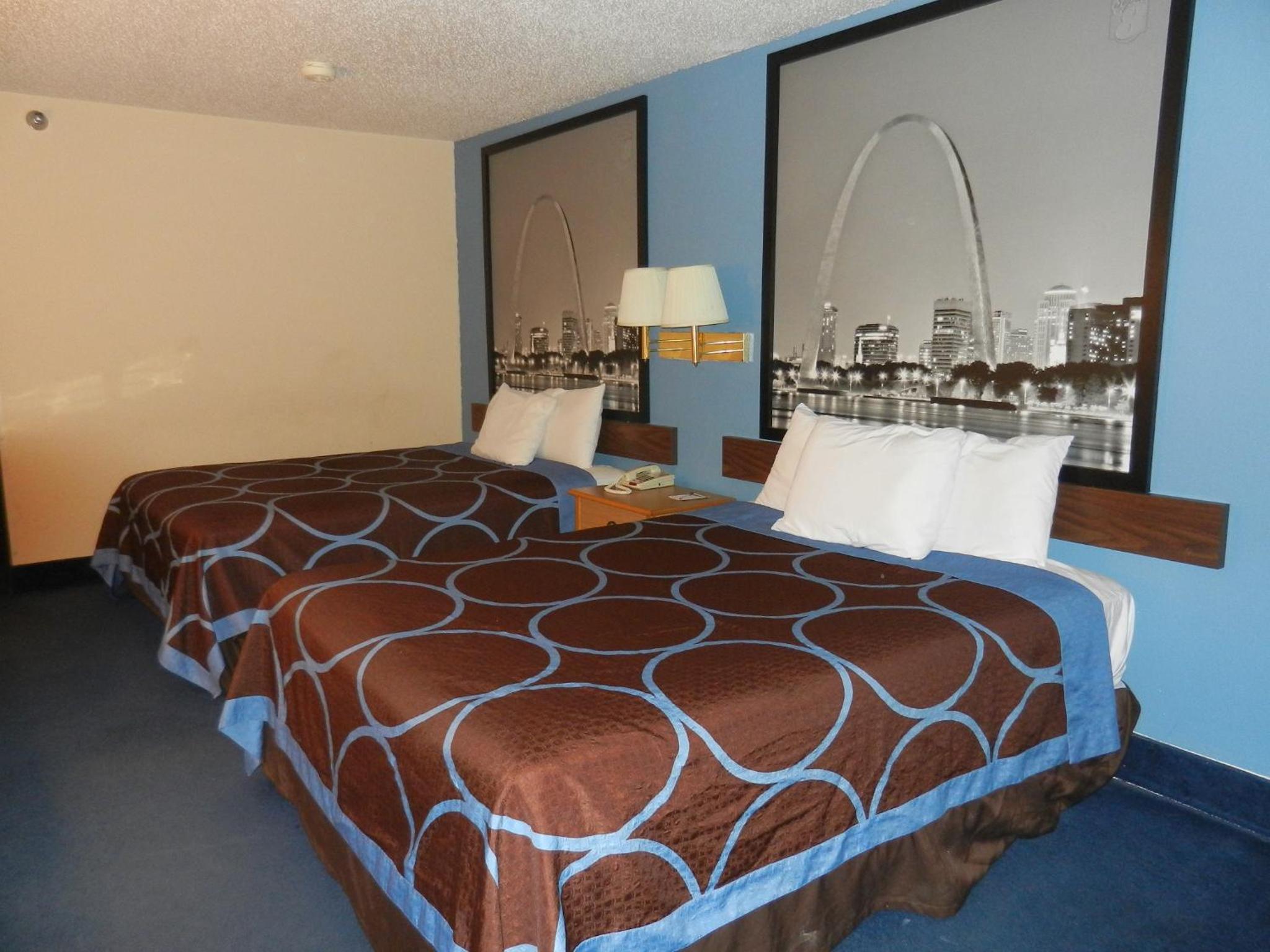 Queen Room with Two Queen Beds - Non-Smoking photo 1