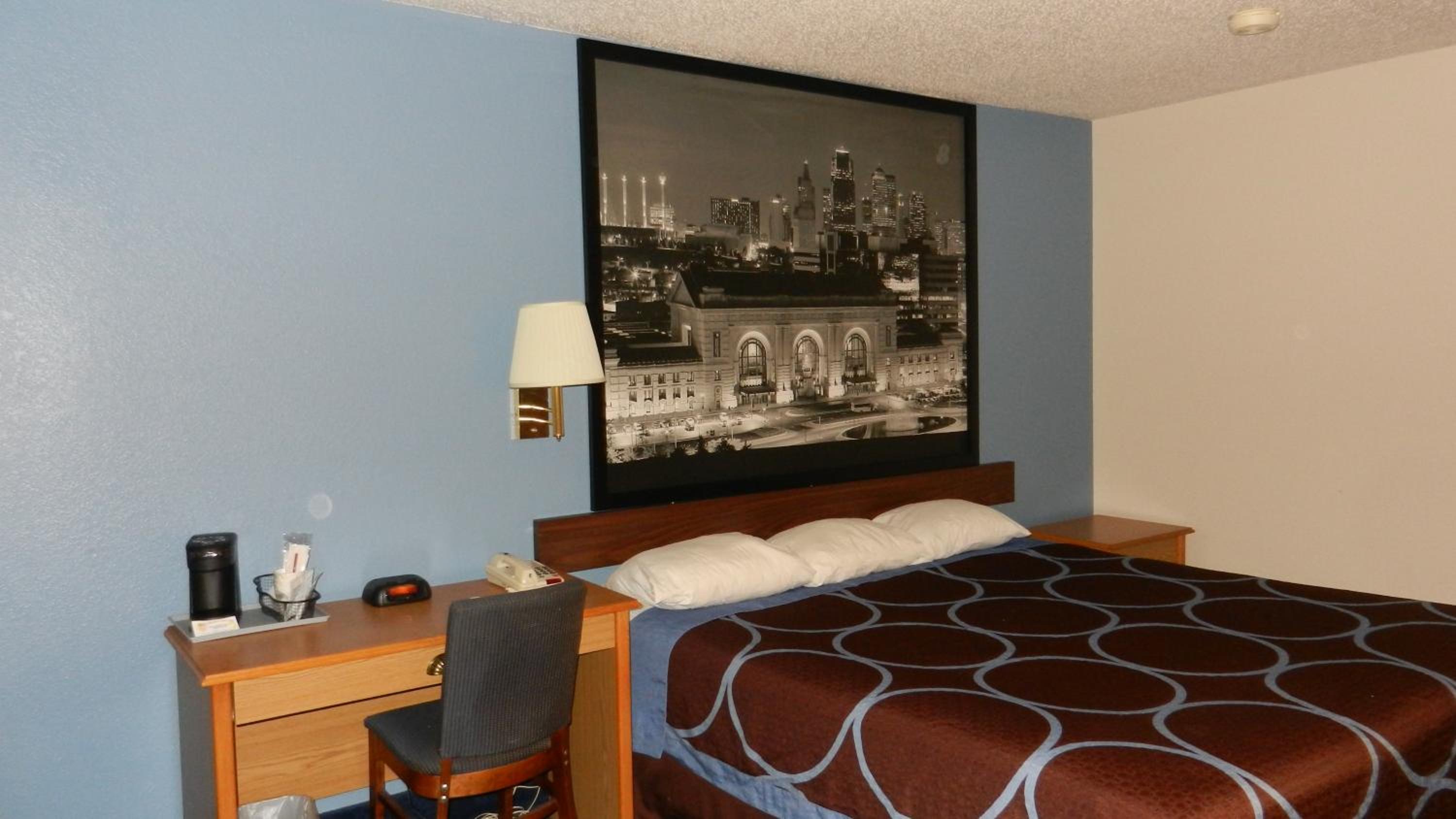 King Room - Non-Smoking photo 1