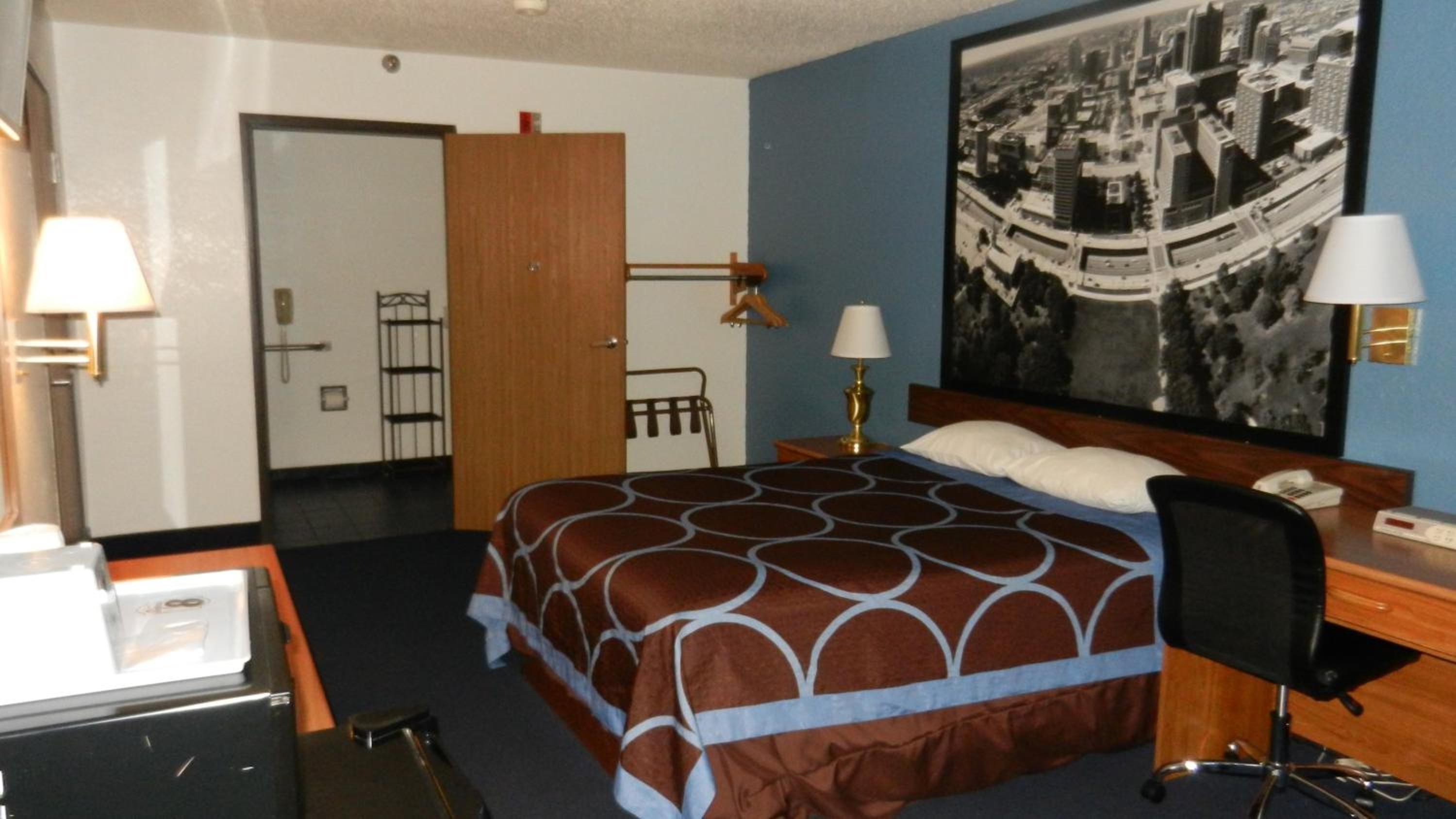 Queen Room - Mobility Access/Non-Smoking photo 2