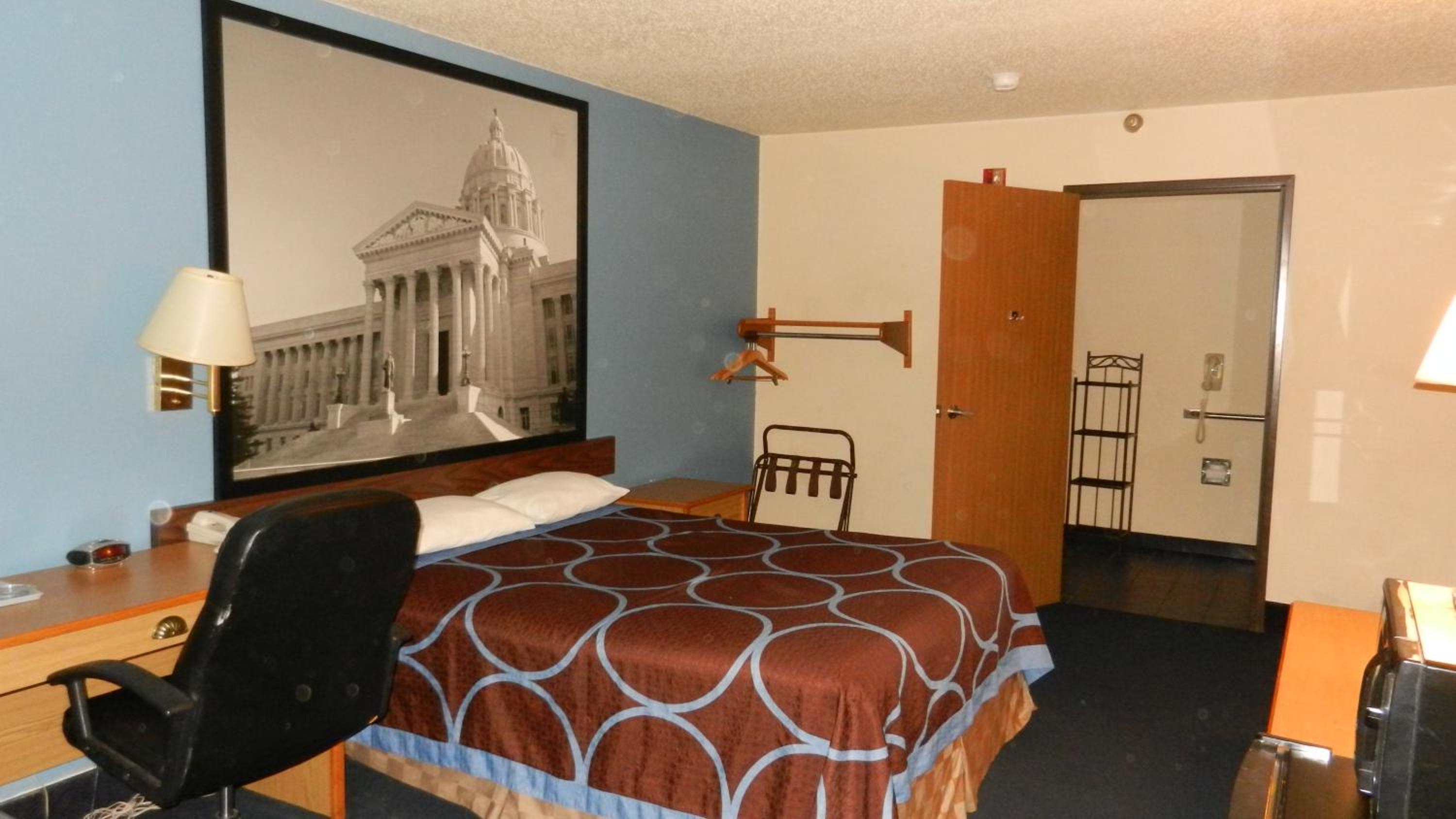 Queen Room - Mobility Access/Non-Smoking photo 1