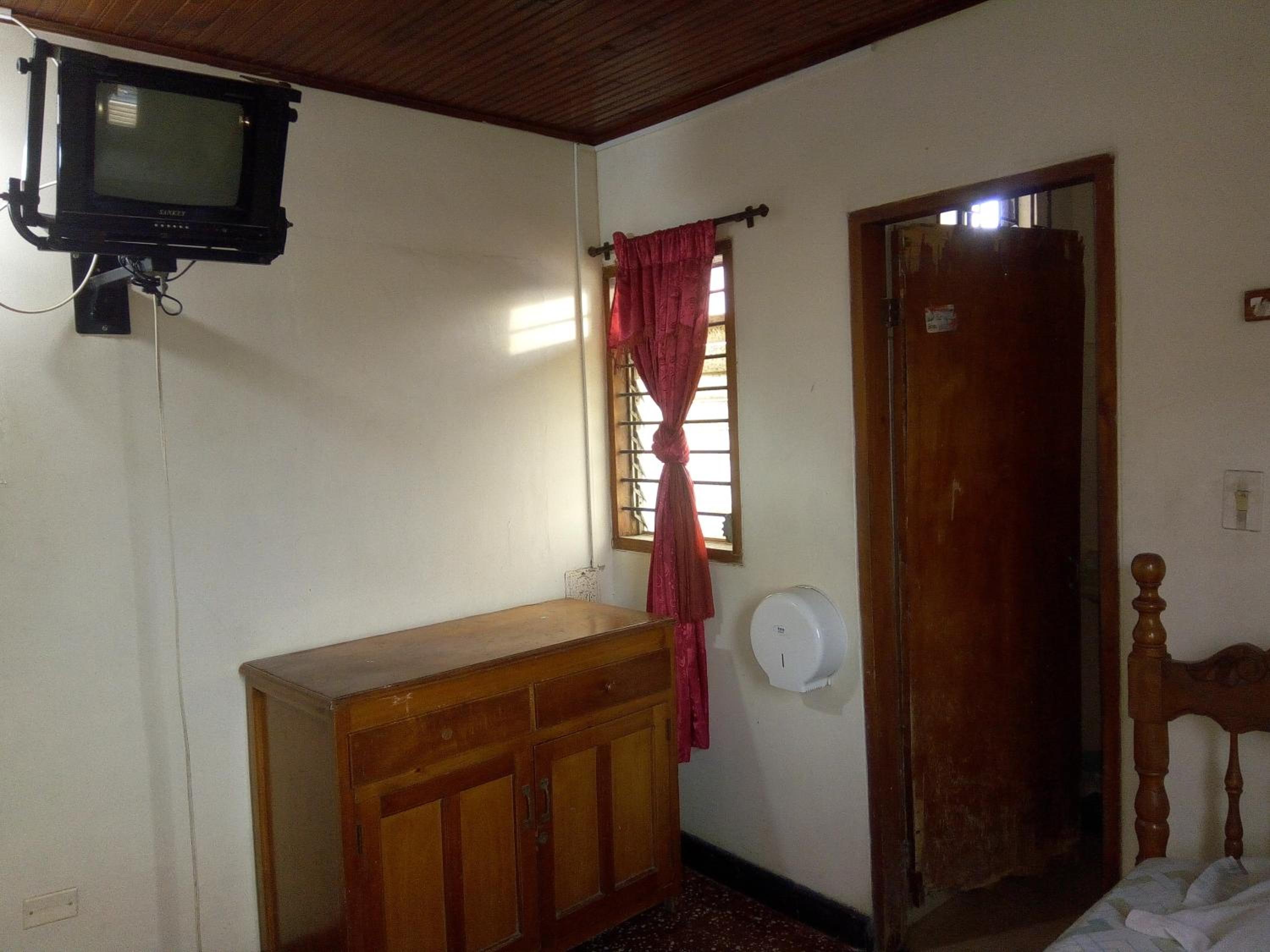 Standard Double Room with Fan - Photo 5