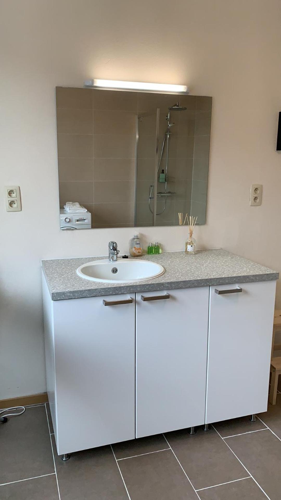 One-Bedroom Apartment - Photo 28