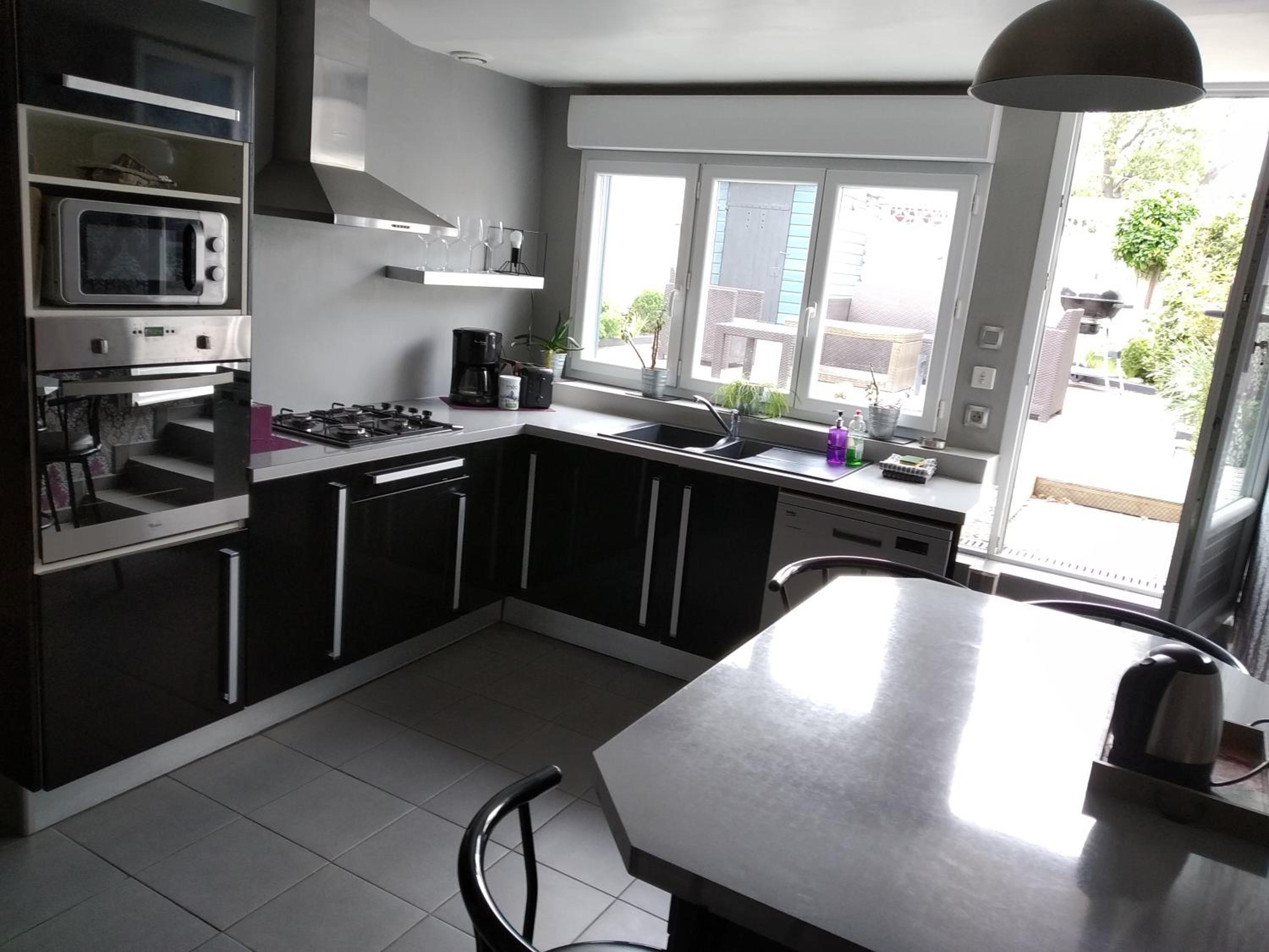 Three-Bedroom House - Photo 6