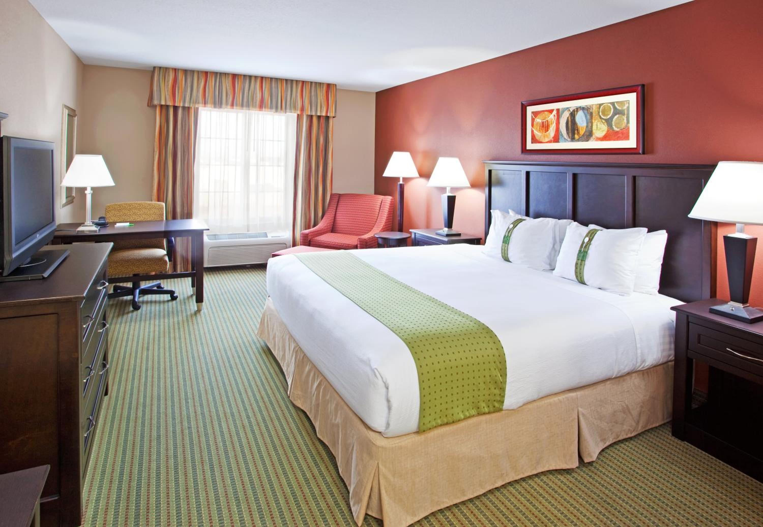 Standard King Room - Photo 2