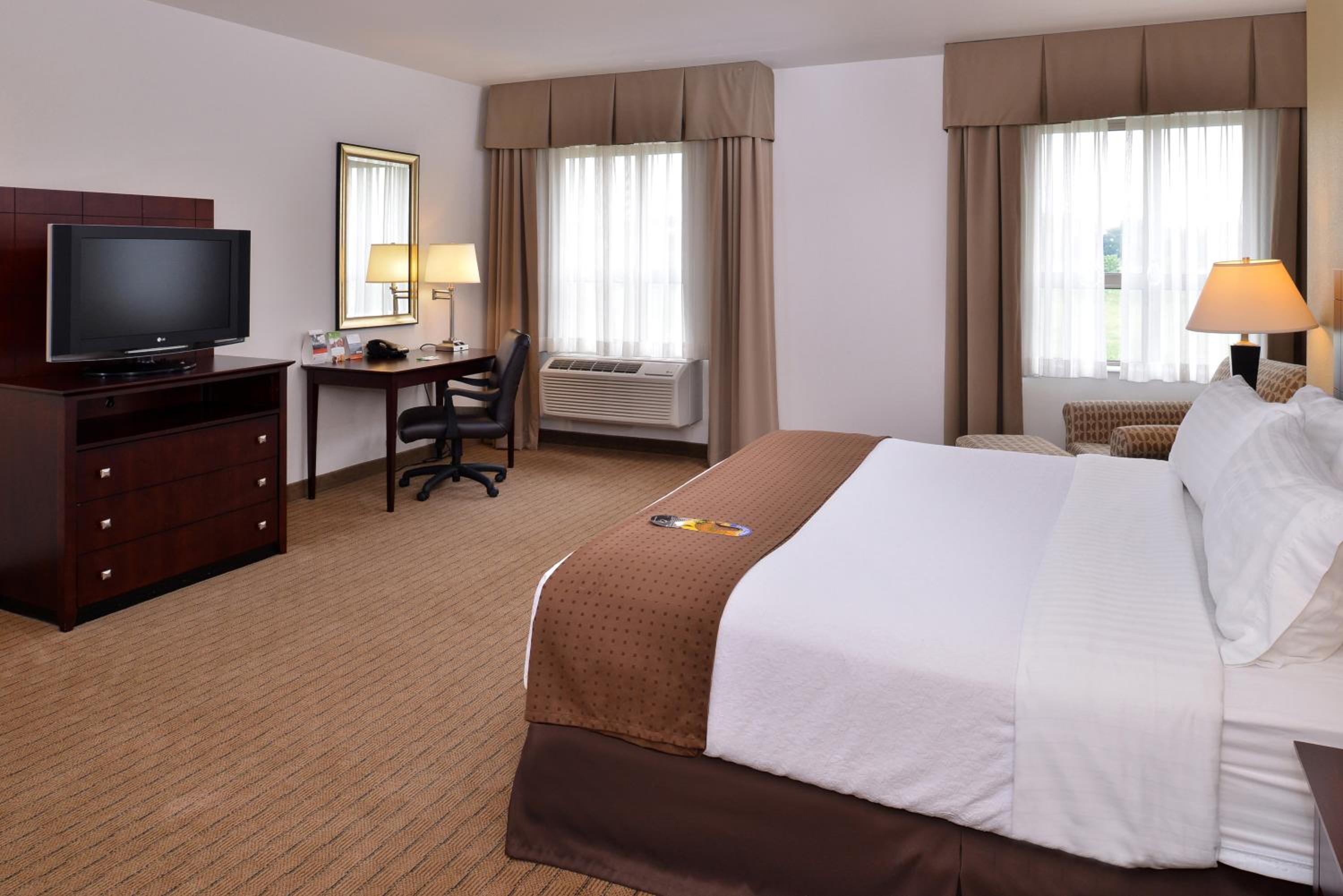 Standard King Room - Photo 6