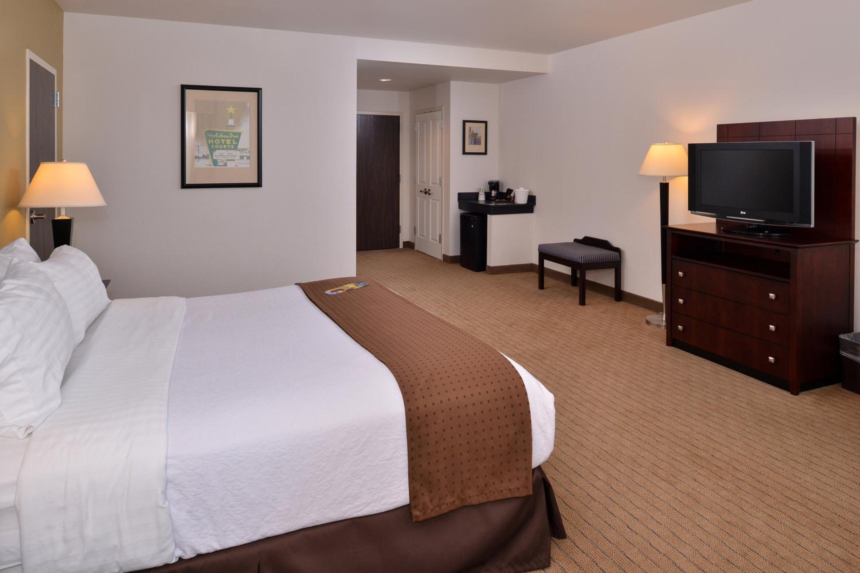 Standard King Room - Photo 3