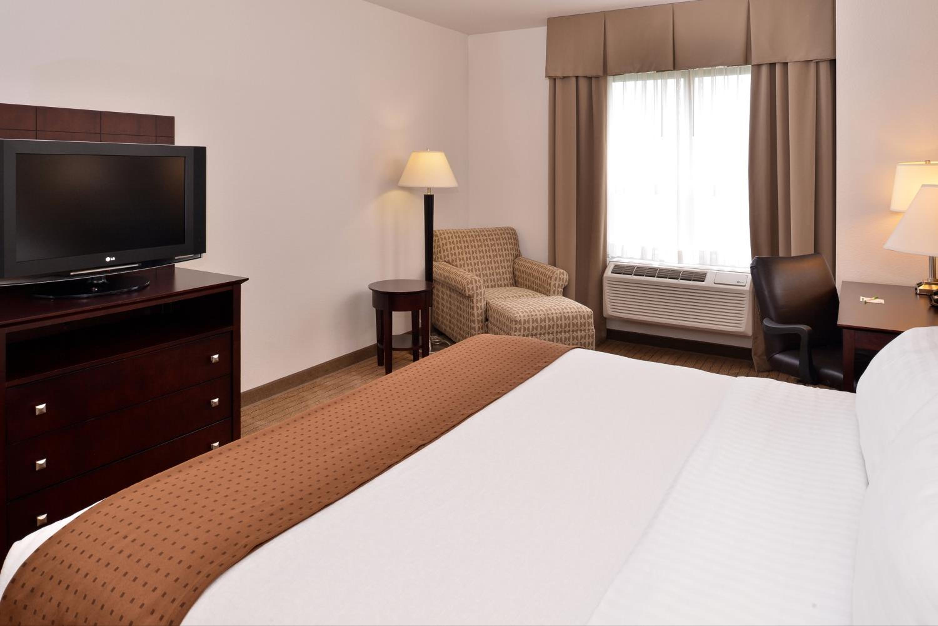 Standard King Room - Photo 2