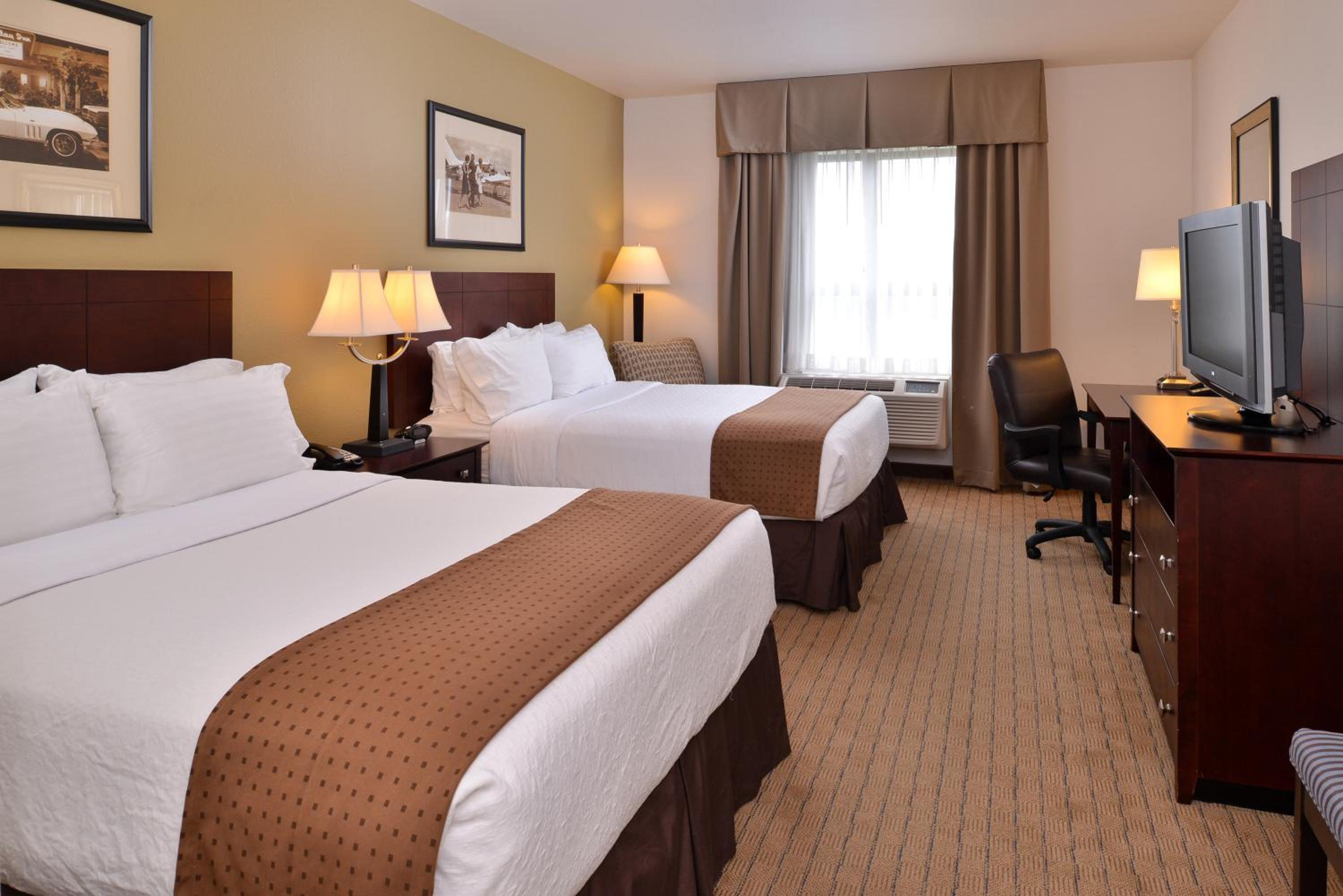 Standard Queen Room with Two Queen Beds - Photo 1