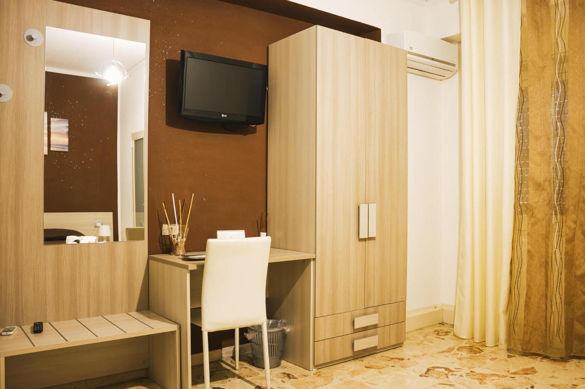 Double Room - Photo 3