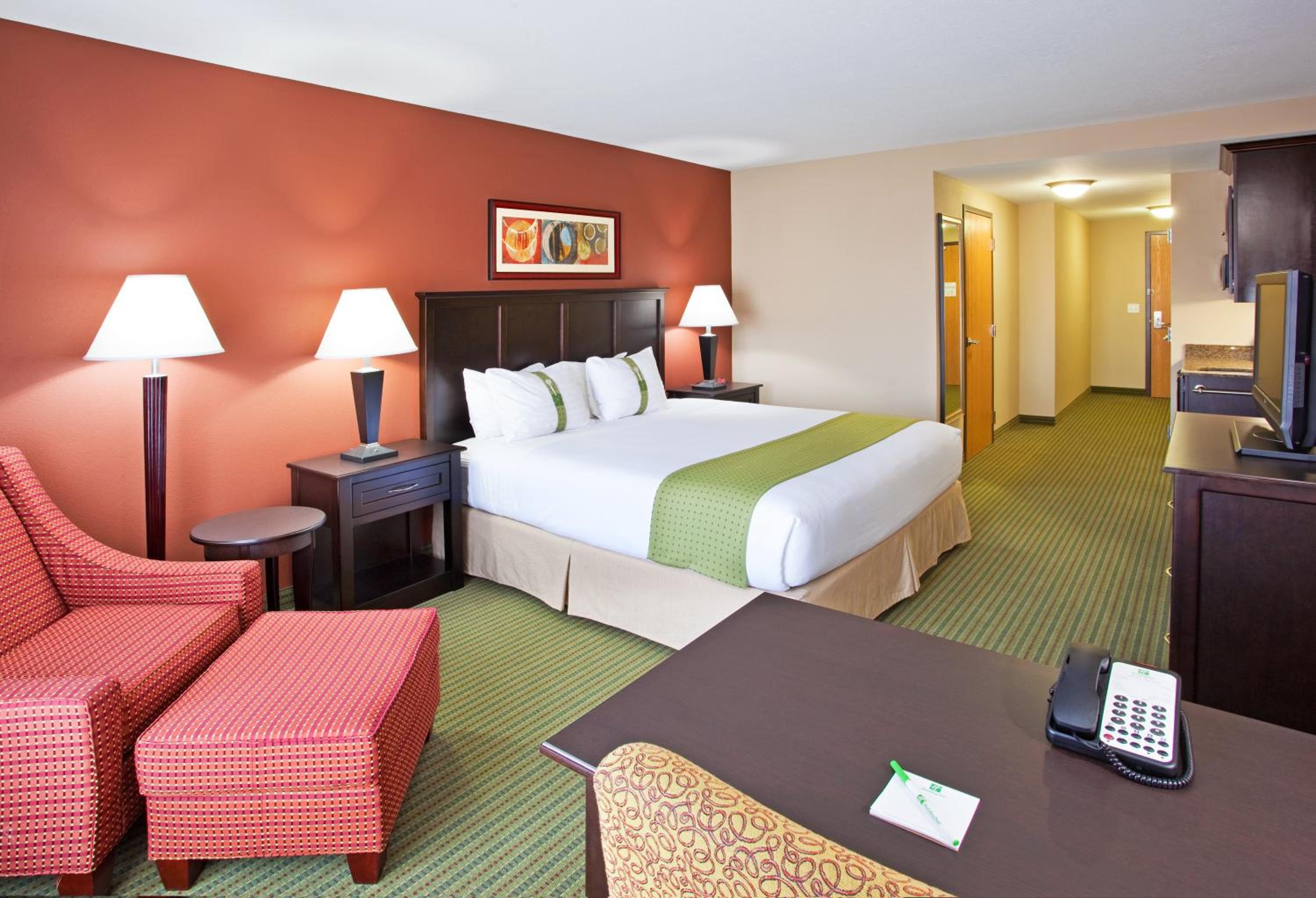 Standard King Room - Photo 3